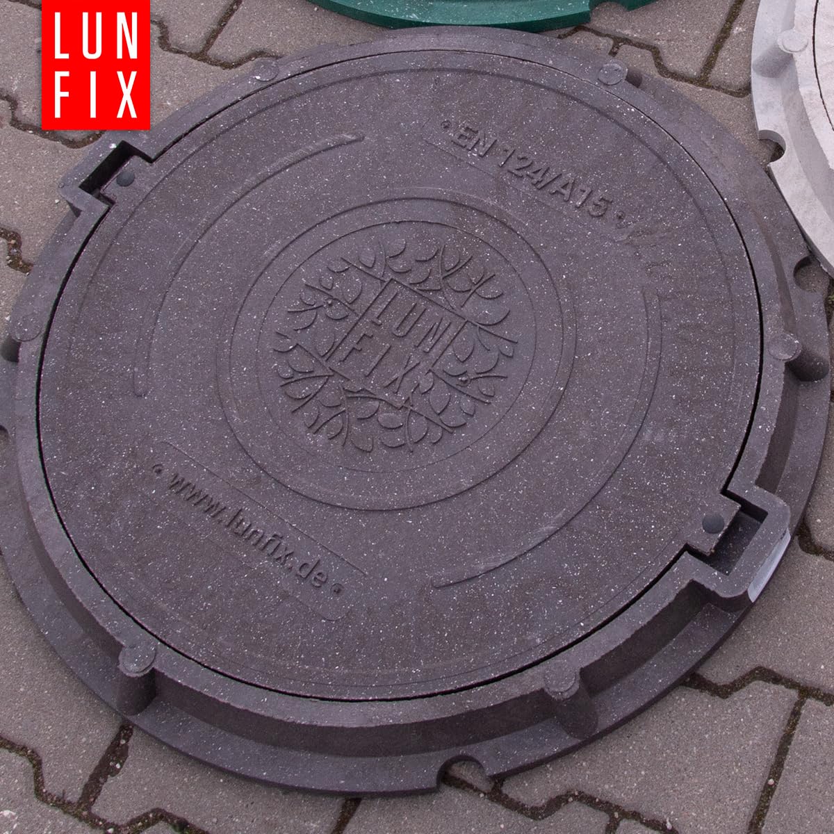 Chiusino pozzetto DN600 A15 grafite con telaio, copertura pozzetto giardino in polimero-sabbia e plastica, coperchio rotondo 600 mm resistente 1,5 t per drenaggio acqua, tappo canale, Lun Fix
