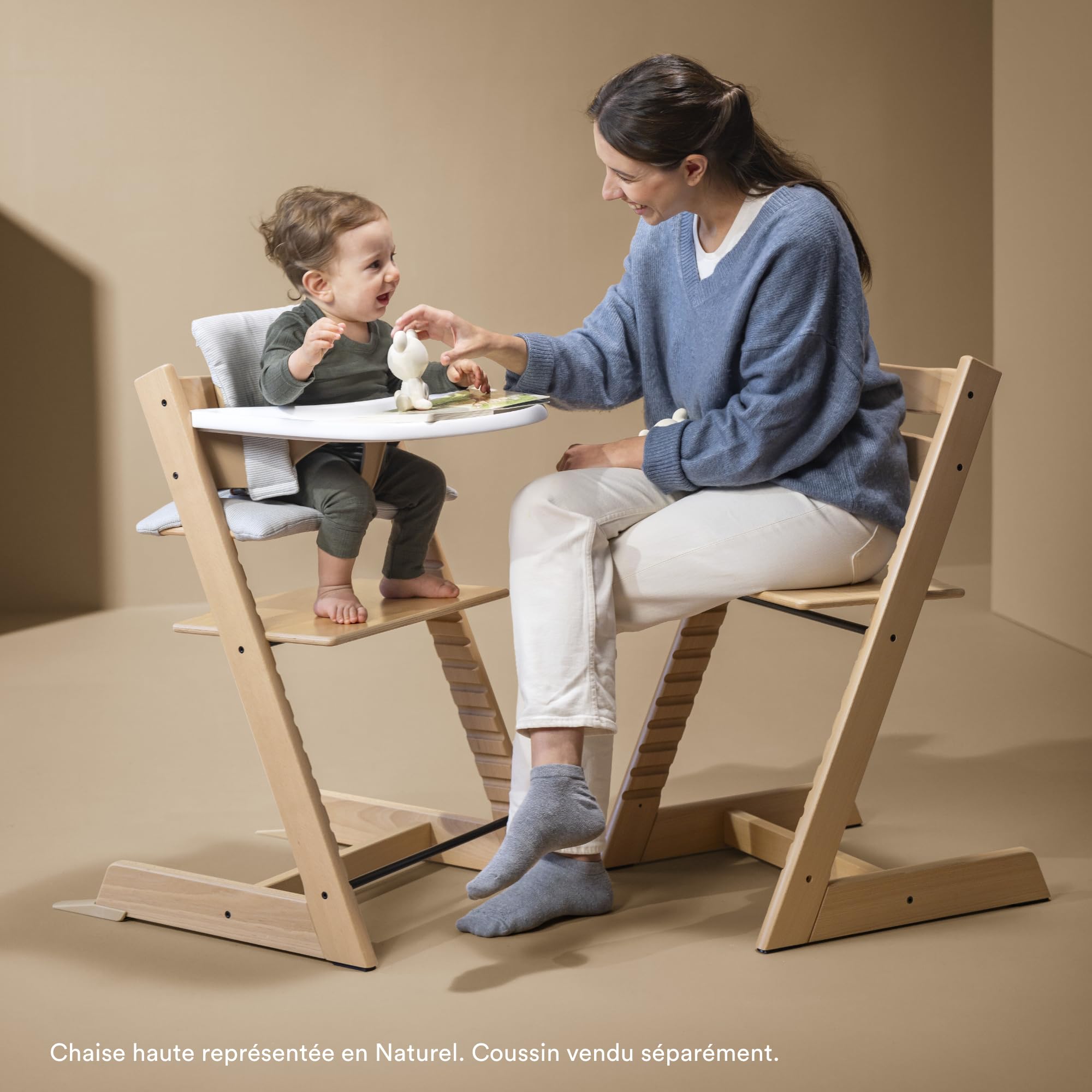 Chaise haute Stokke Tripp Trapp (Noir) avec le plateau Stokke (Noir) - Comprend la chaise + le Baby Set 2 pour les enfants de 6 à 36 mois - Ajustable, ergonomique et facile à nettoyer