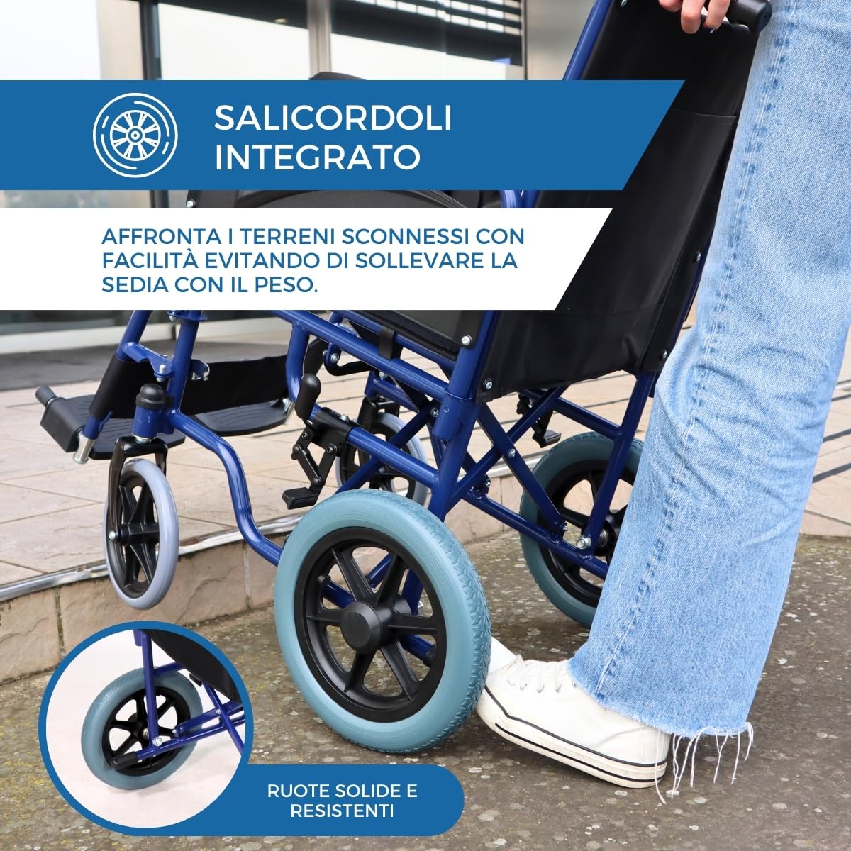 Mobiclinic®, Carrozzina pieghevole, Maestranza, Freni di stazionamento, Seduta da 45 cm, Pedane rimovibili, Braccioli pieghevoli e imbottiti, Ruote piccole, Robusta, Colore blu