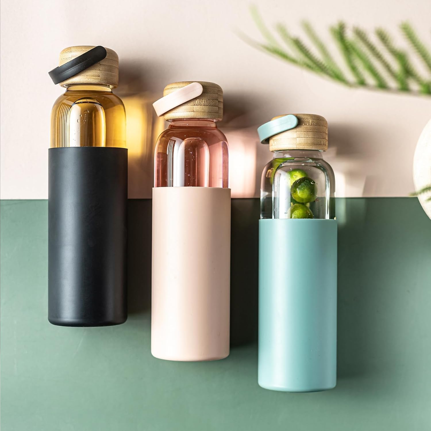 21oz Borosilicate Glass Water Bottle with Non-Slip Sleeve & Leak-Proof Lid-Reusable Drink Bottle for Office,Travel,Gym,Hiking-Ideal Gift for Home,Car & Fitness Enthusiasts (2*Pink+2*Green)