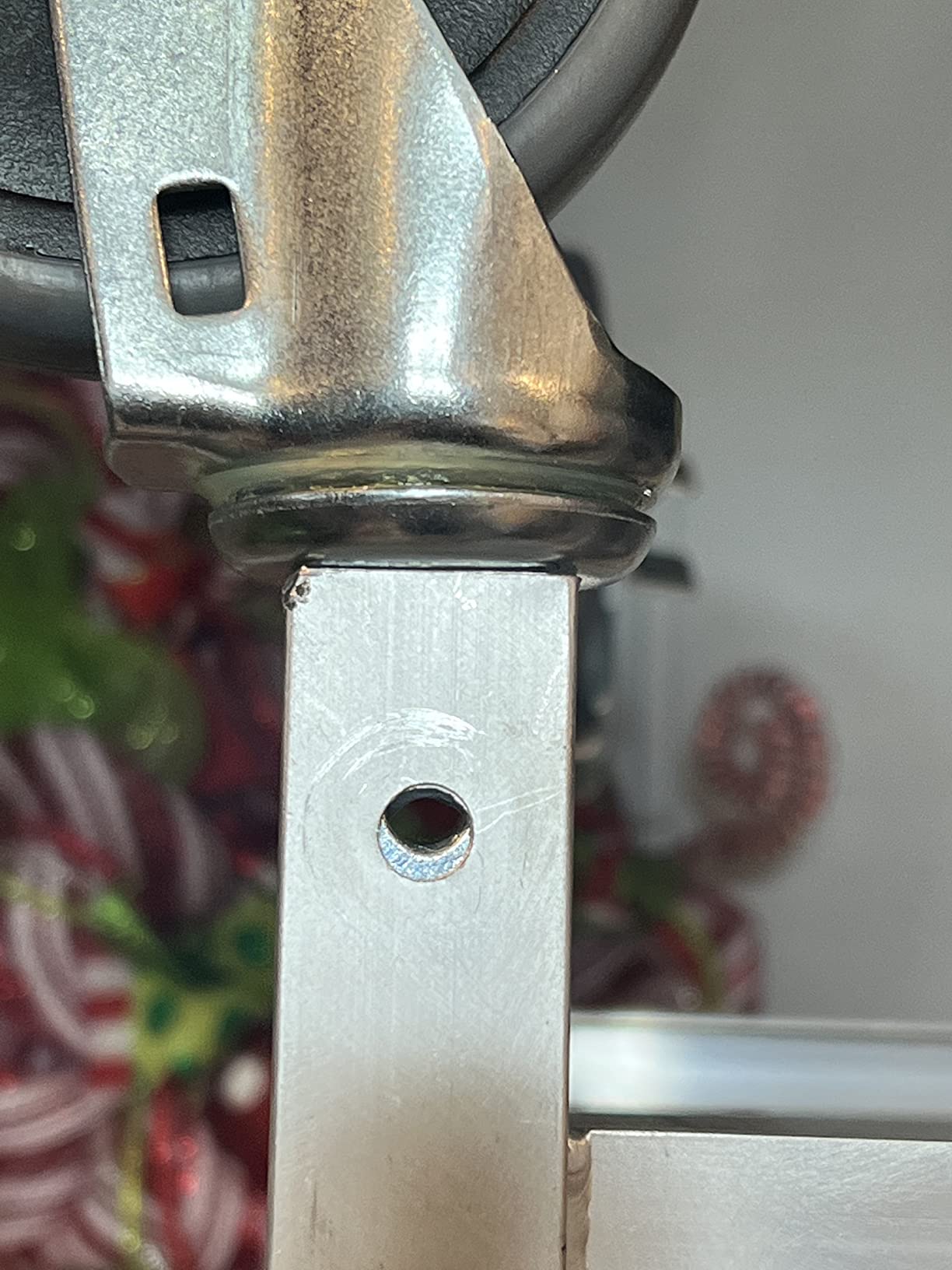 Cheaply made! SUPER UNHAPPY!