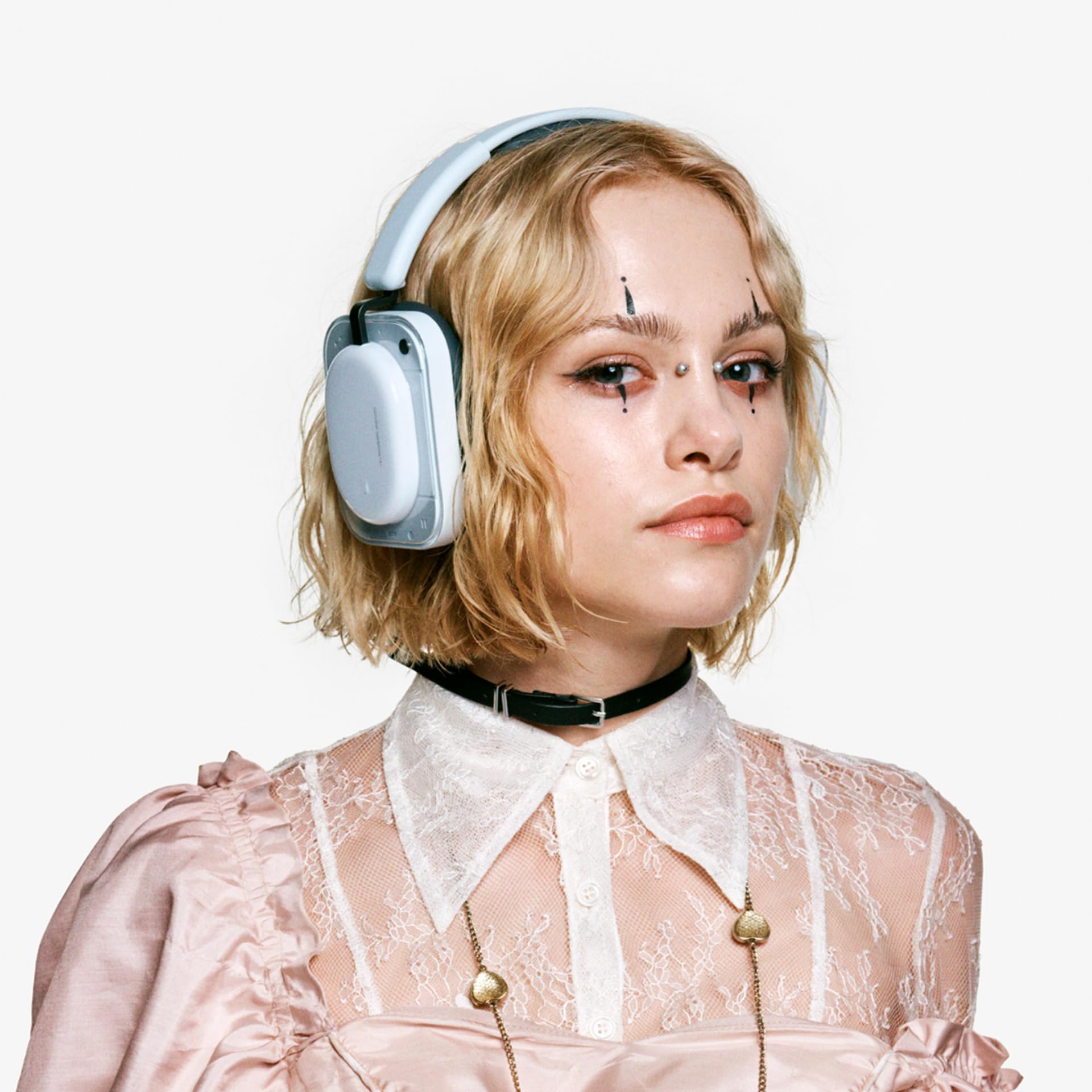 Nothing Headphone (a) Auriculares de Diadema Inalámbricos con Cancelación Activa de Ruido, hasta 135h de Batería, Hi-Res, Audio Espacial, Controles Táctiles– Blanco