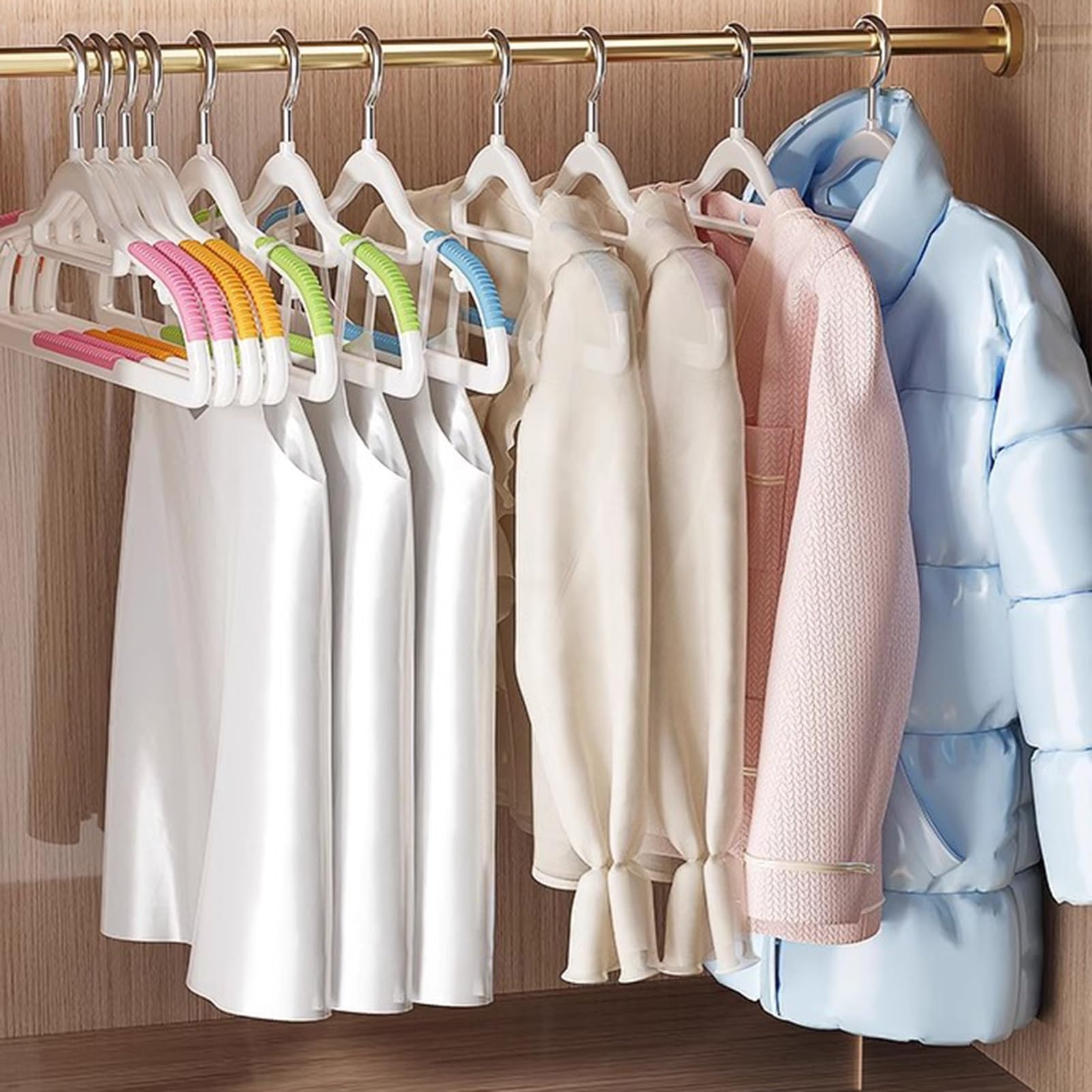Grucce Antiscivolo Multicolore, Grucce in Plastica UltraSottili, Grucce Salvaspazio, per Pantaloni, Abiti, Giacche E Camicie, Colori Misti(20pack)