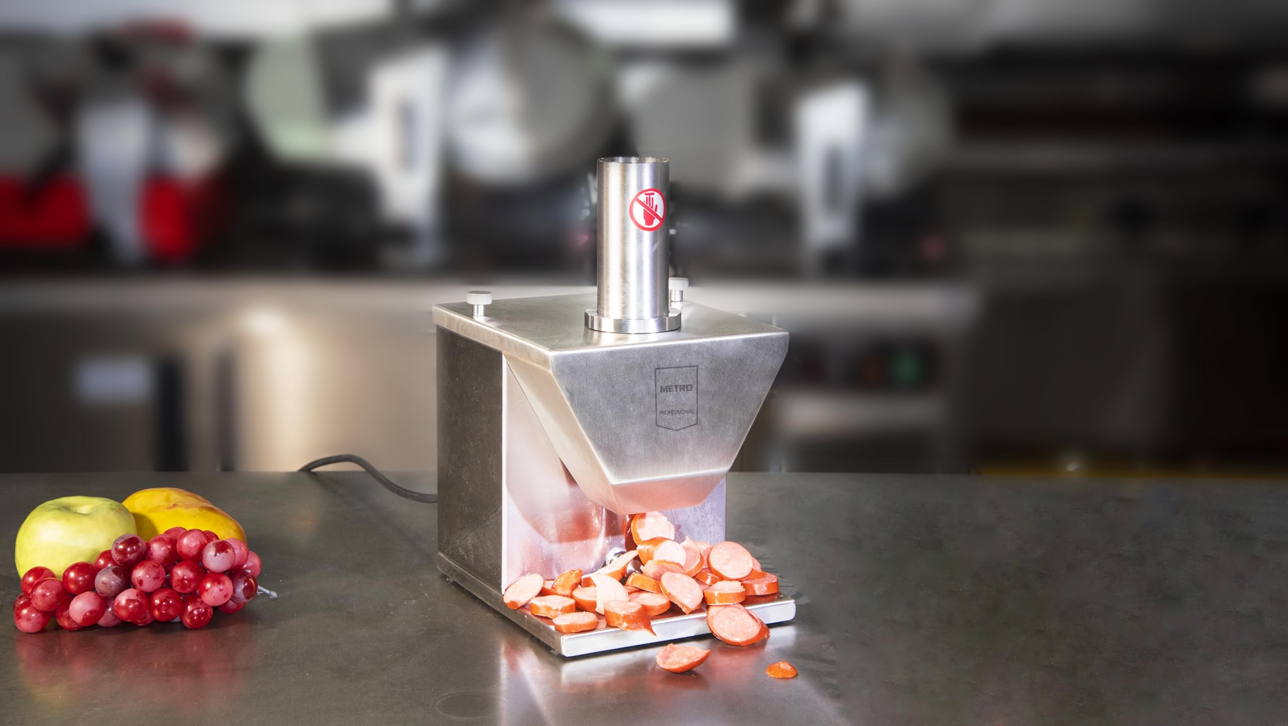METRO Professional Currywurstschneider GWS1000 - Edelstahl, 29 x 24,5 x 36,5 cm, einstellbare Schnittstärke 5-30 mm, doppelte Sichelklinge, 135 W, Sicherheitsfunktion, kompakt & hygienisch, silber