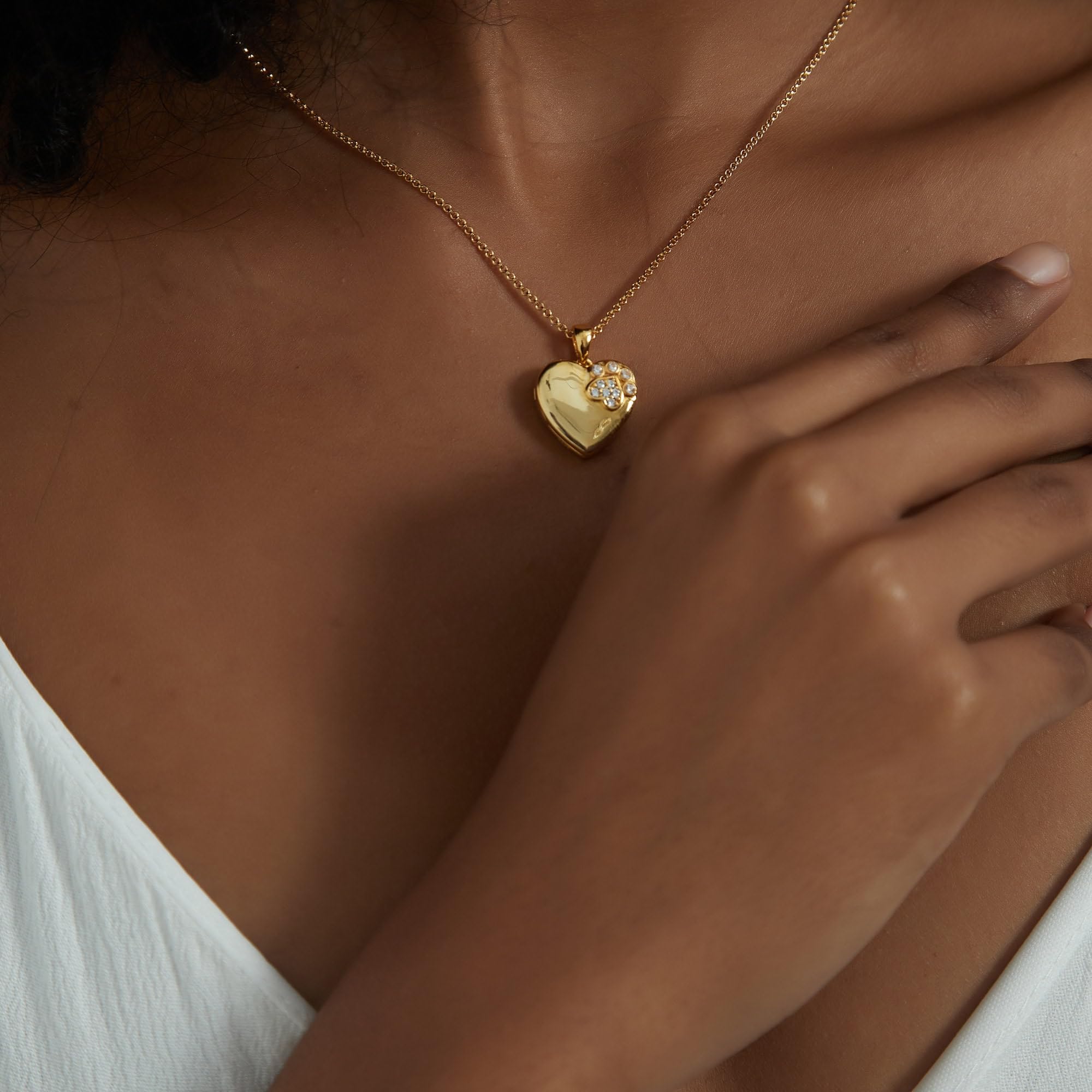 PERIMADE Collana con medaglione a forma di cuore personalizzato che contiene foto, ciondolo commemorativo personalizzato per donne, medaglione di memoria con messaggio di testo inciso personalizzato