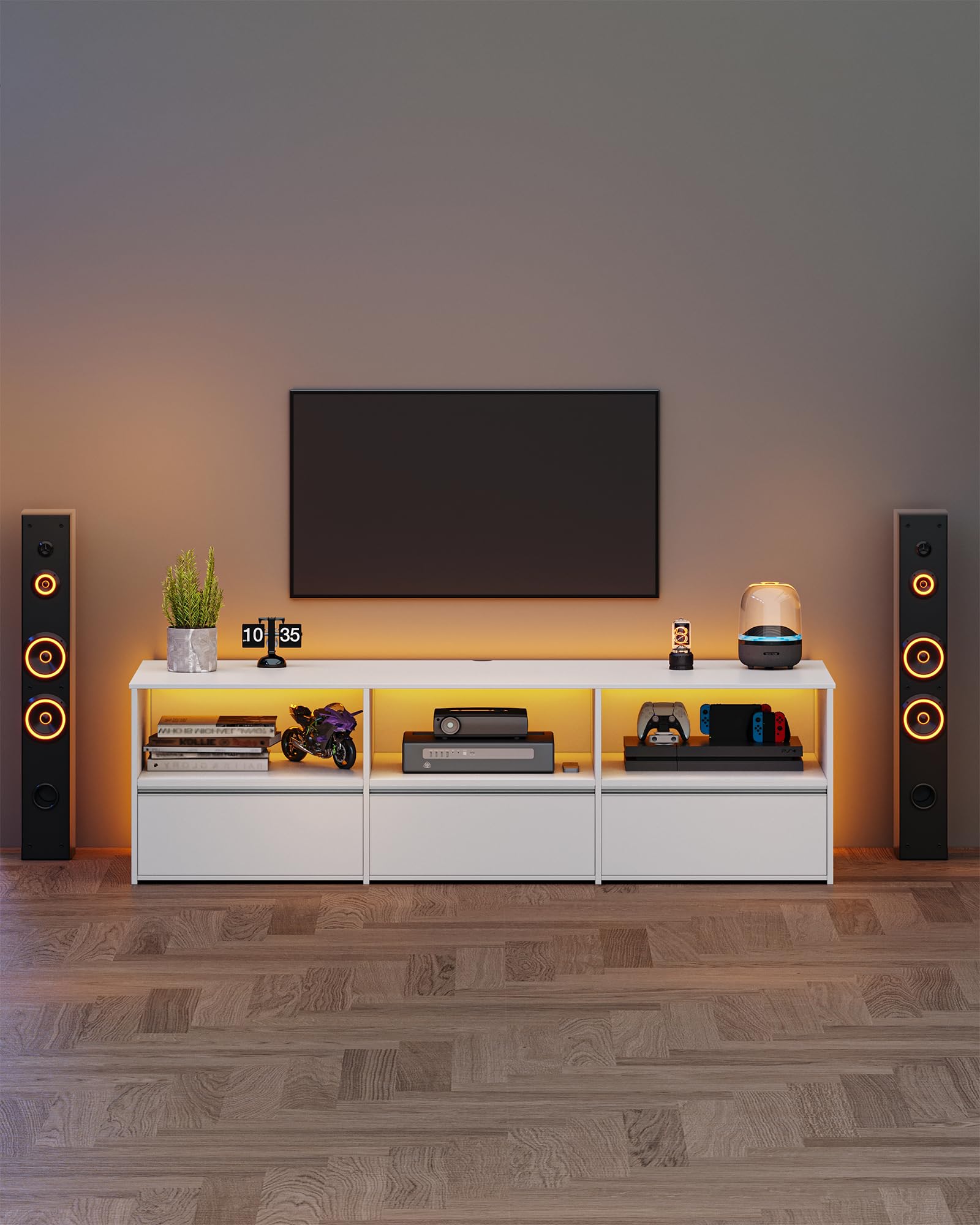 Hzuaneri Mobile TV con Illuminazione RGB LED, Tavolino Porta TV fino a 65 Pollici, Lungo 143,5 cm, 3 Cassetti 3 Scomparti Aperti, 40 x 143,5 x 50 cm, per Soggiorno, Camera da Letto, Bianco-Argento