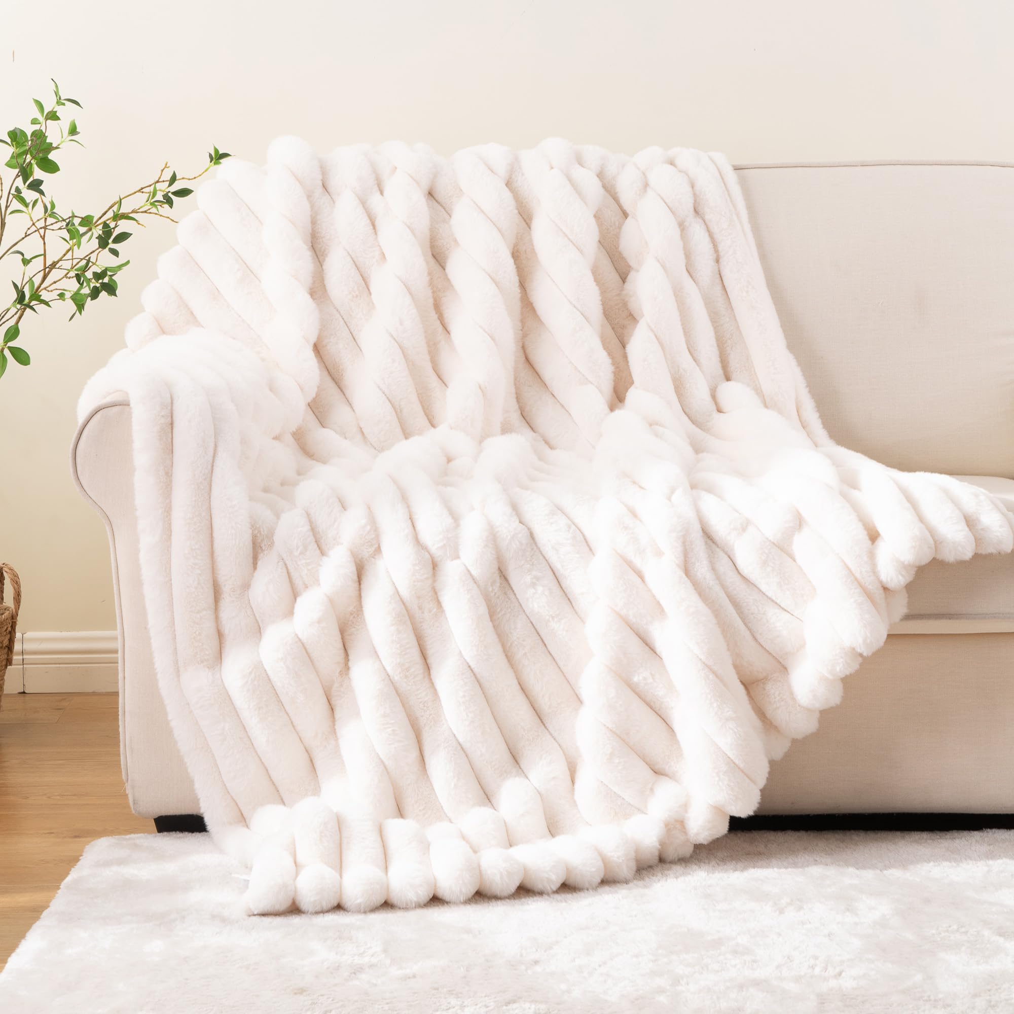 Battilo Faux Rabbit Fur Throw Blanket, White Sofa Throws Large, 150x 200cm — image 1