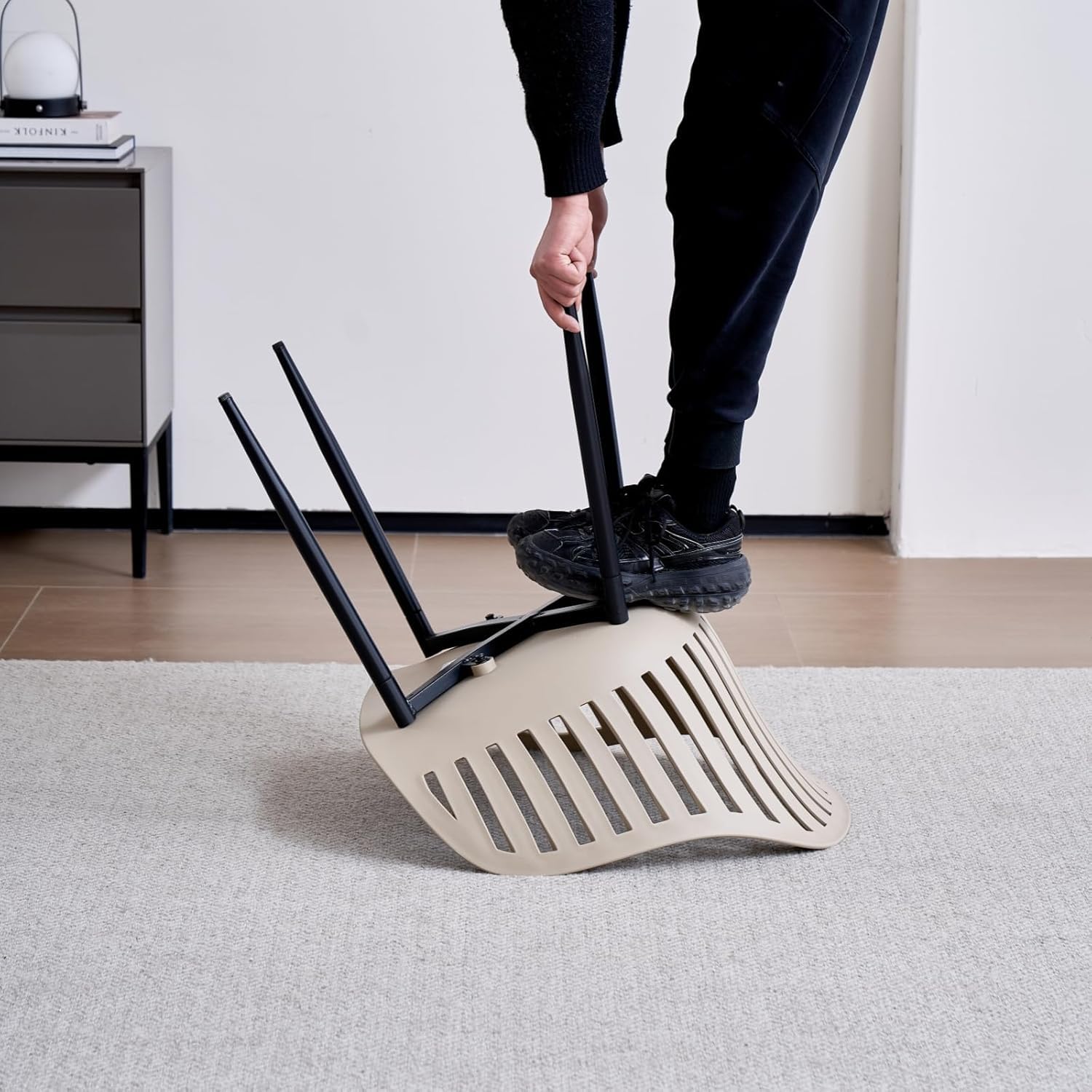 GrandCA HOME Set di 8 Sedie da Pranzo Moderne, Sedia da Cucina con Braccioli, con Schienale cavo Verticale e Gambe in Metallo Nero, Adatte per Soggiorno, Balcone, Ufficio - Cachi