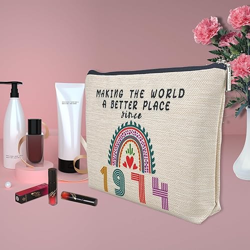 Miniatura 6 de Regalos de cumpleaños número 50 para mujeres, bolsas de maquillaje pequeñas de lino lavado de doble cara impermeables para mamá, 1974, Bolsas de