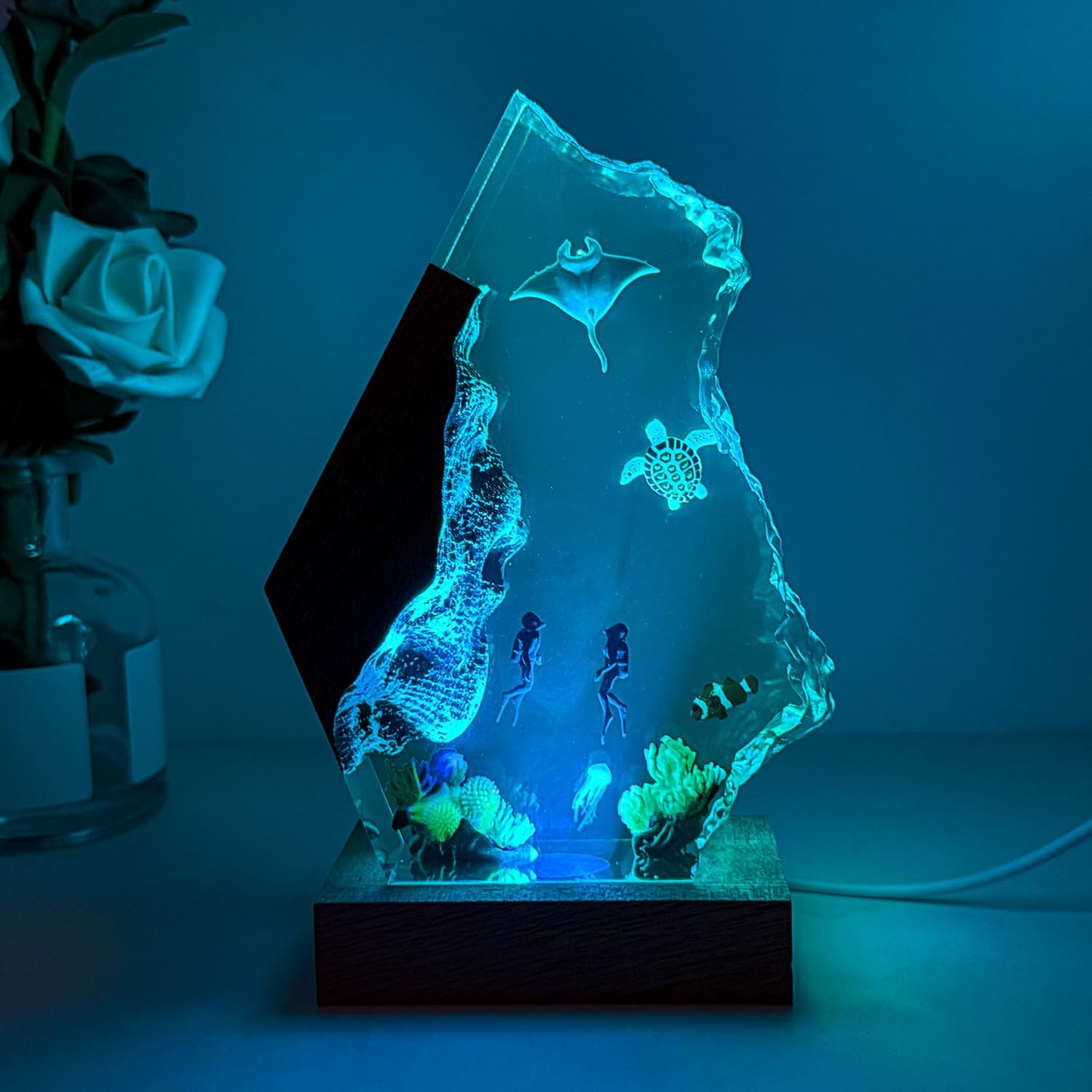Scuba Diver Ocean Resin Lamp, Resin Night Light, USB Powered Table Lamp with Wooden Base, Multi-Color Light, Home Office Decor, Marine Biology Gifts,Scuba Diver Gifts for Men & Women (6"x4")