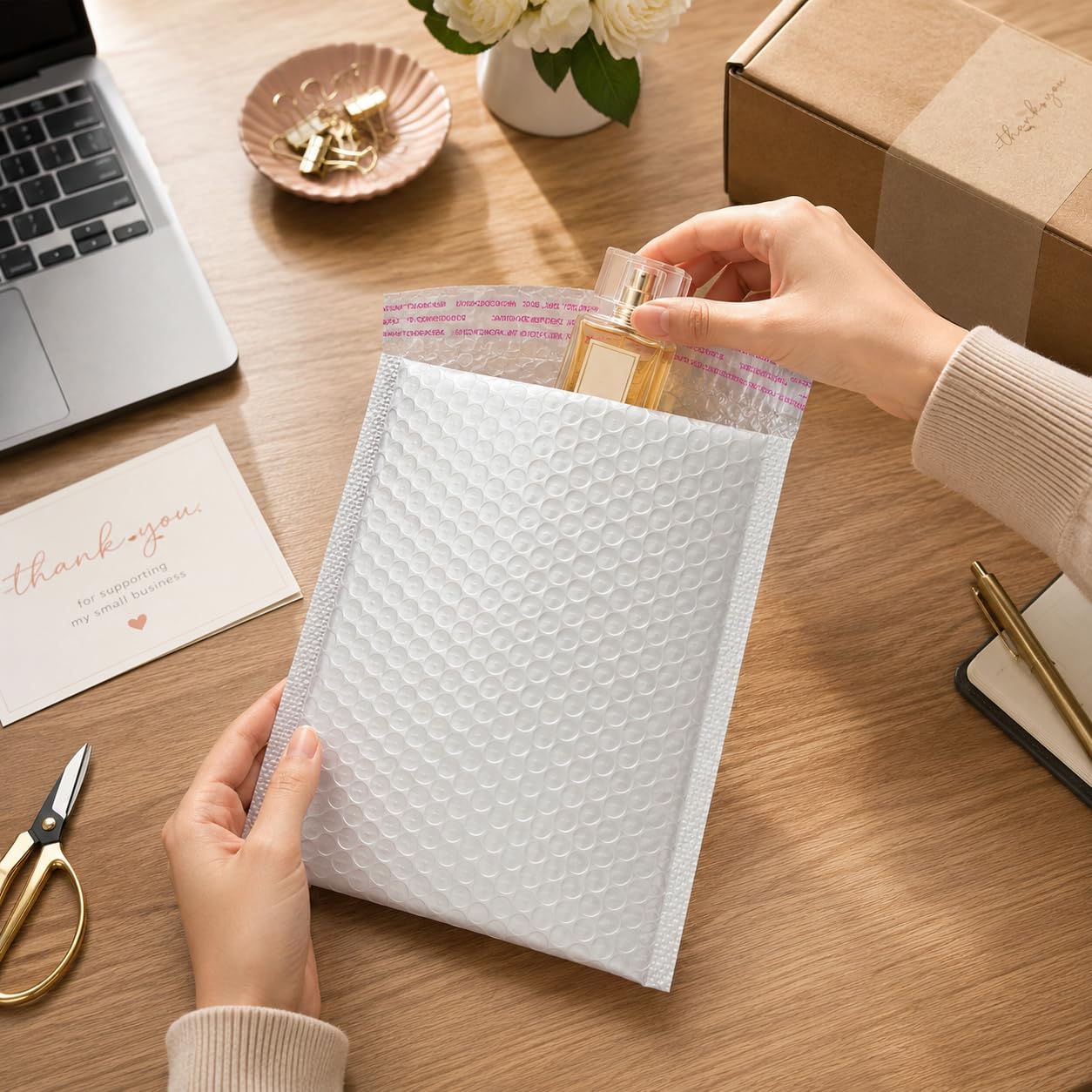 Luftpolstertaschen 23 x 32 cm, 110 Stück Perlglanz Versandtaschen Weiß, Selbstklebende Polsterumschläge, Gepolsterte Briefumschläge für Bücher, Kleidung, Dokumente und Versandverpackung