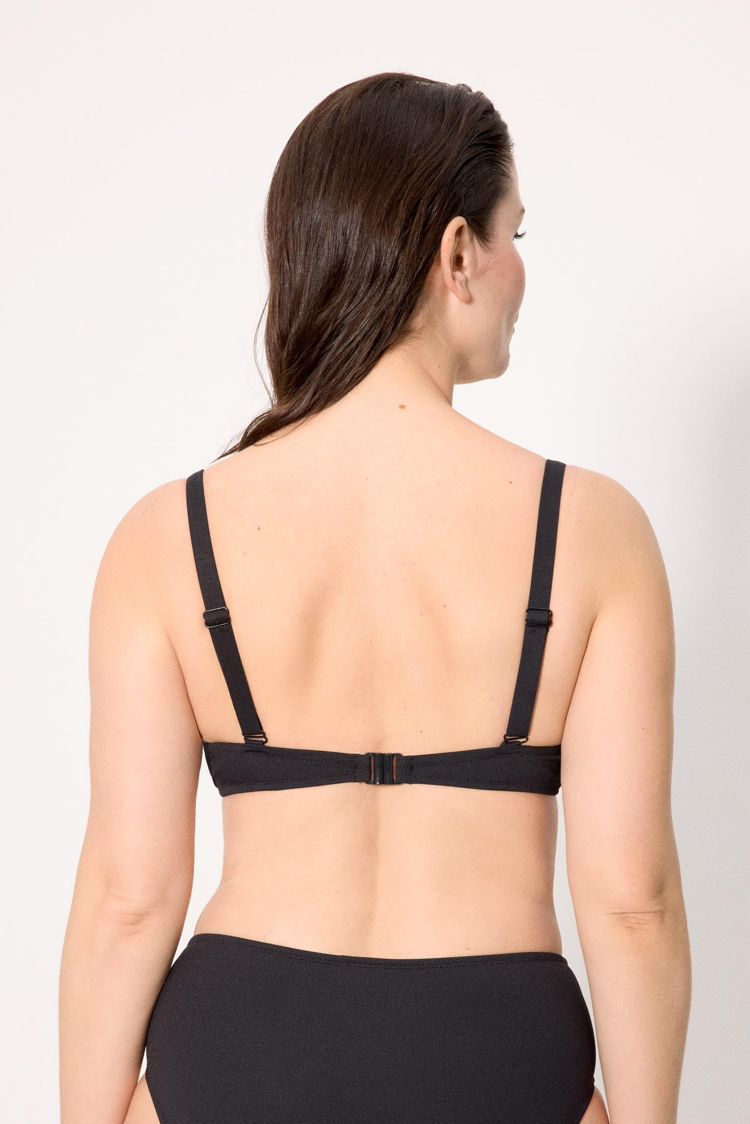 YSABEL MORA. Top Bikini Micropiqué con Aro Y Relleno. Tirantes Regulables para Mayor Comodidad. Tejido De Textura Micropiqué para Un Look Sofisticado. Colección Vanila.