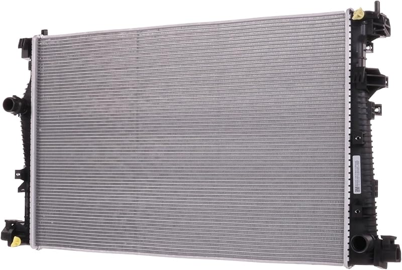 Radiator | Compatible with Chrysler 15�17 200 2.4L/3.6L; Jeep 14�18 Cherokee 2.4L/3.2L