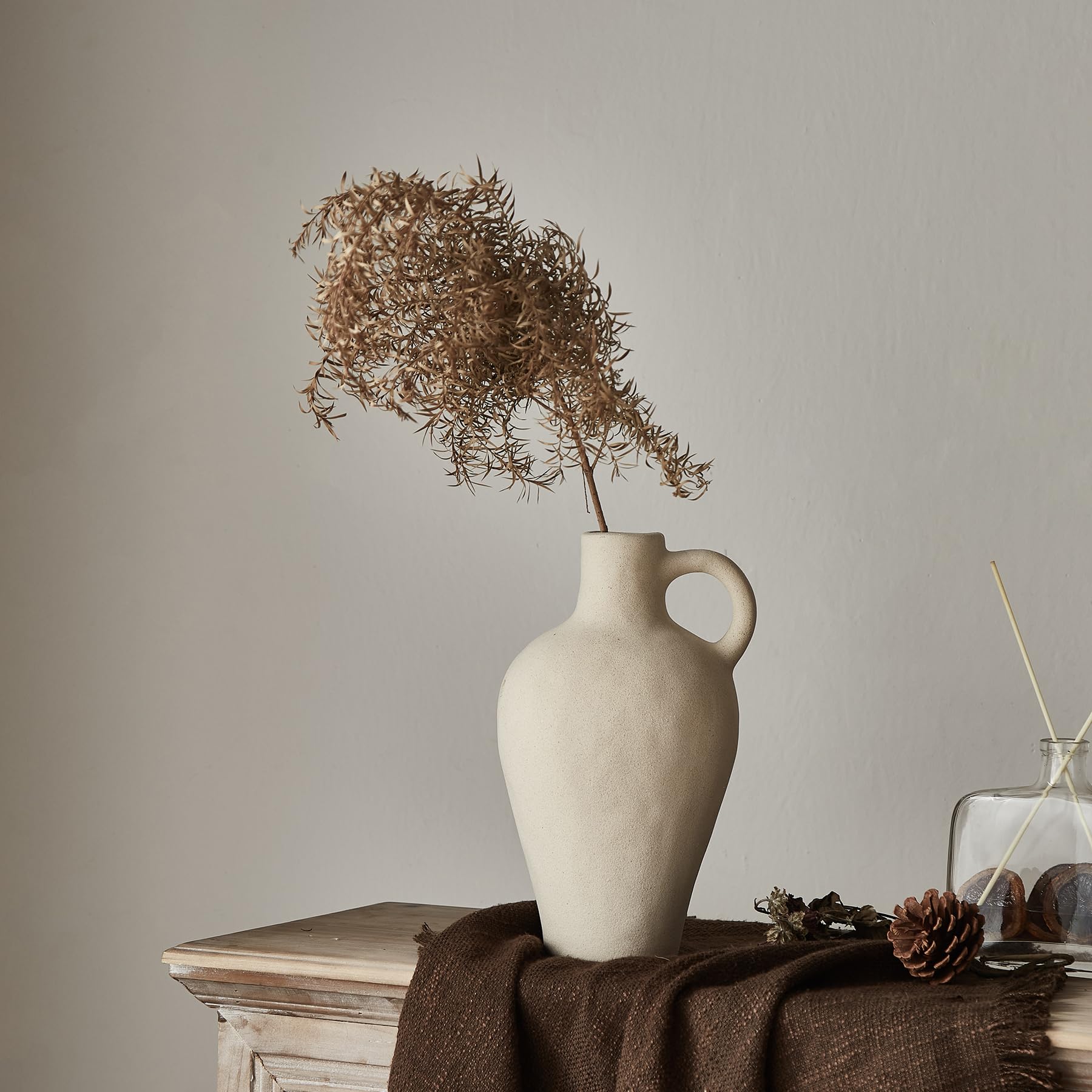 Vase en céramique blanc à poignée de 30cm en grès mat style rustique