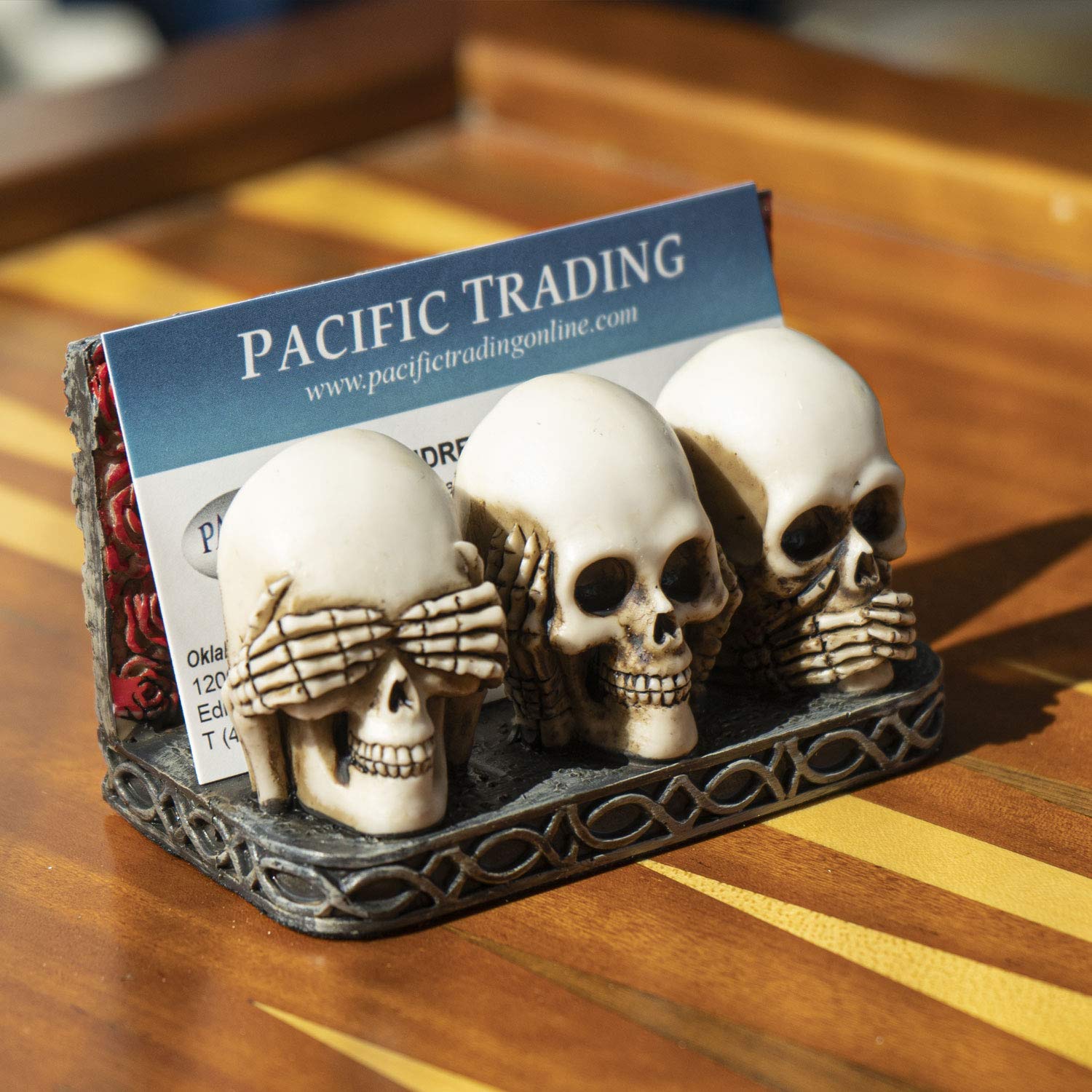 Tarjetero de diseño de calavera para escritorio, pintado a mano See Hear Speak No Evil Gothic Desktop Name Cards Display Organizer, 3 3/4 L x 2 1/8 H