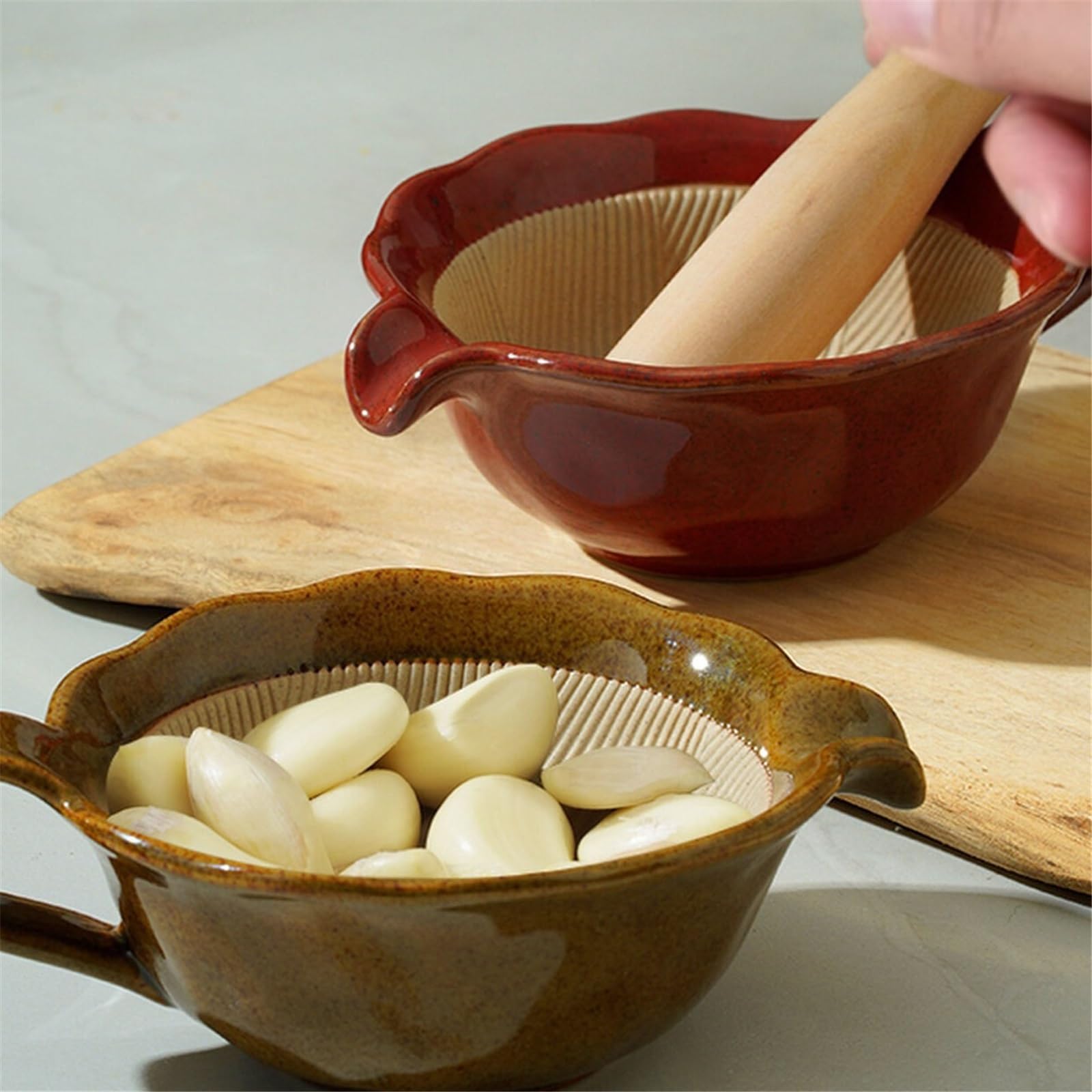 Mortaio e pestello da cucina in ceramica con manico, macinino manuale for aglio