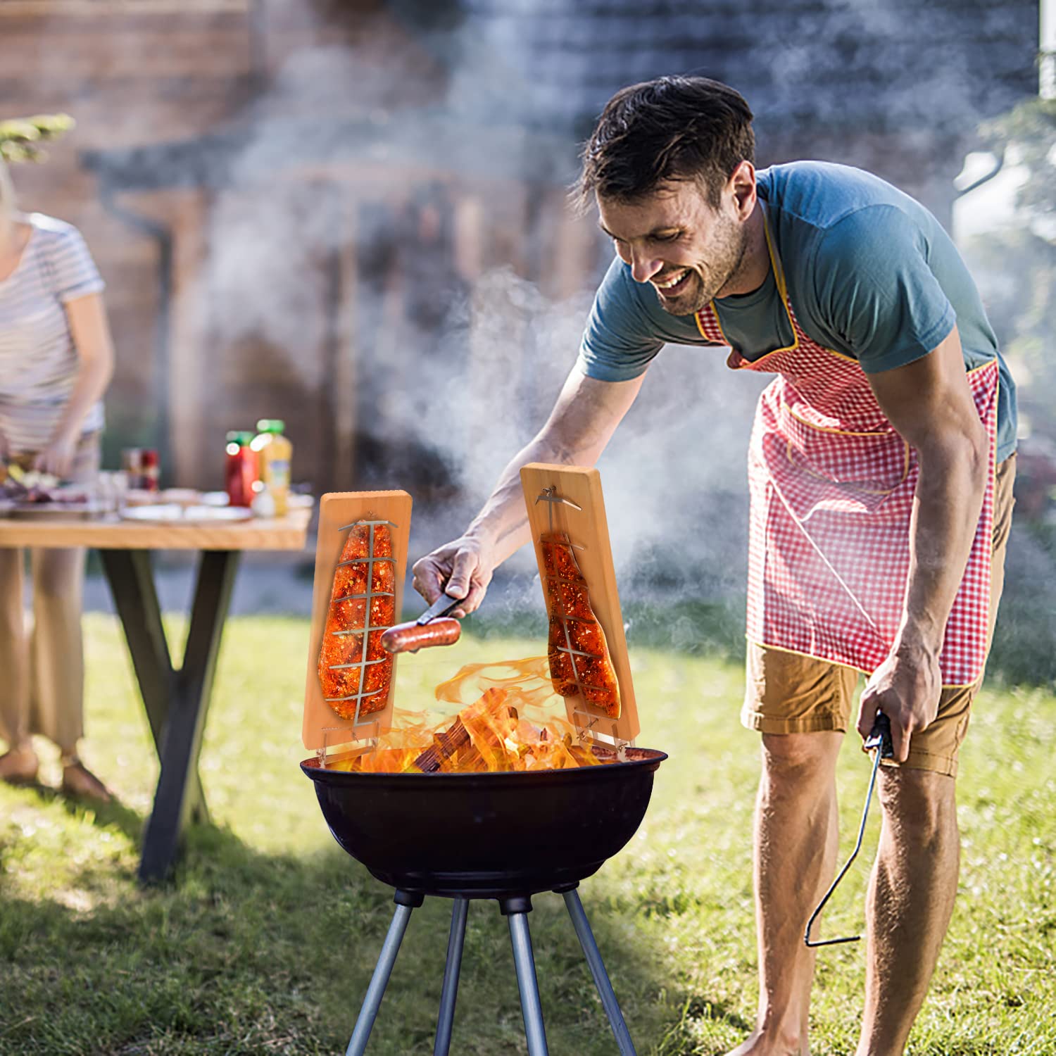Randaco Lot de 4 planches à saumon flammé avec support - Planche à saumon avec fonction réversible - Planche à saumon pour griller, brasero - Charge maximale : 2,5 kg - Planche à saumon pour barbecue