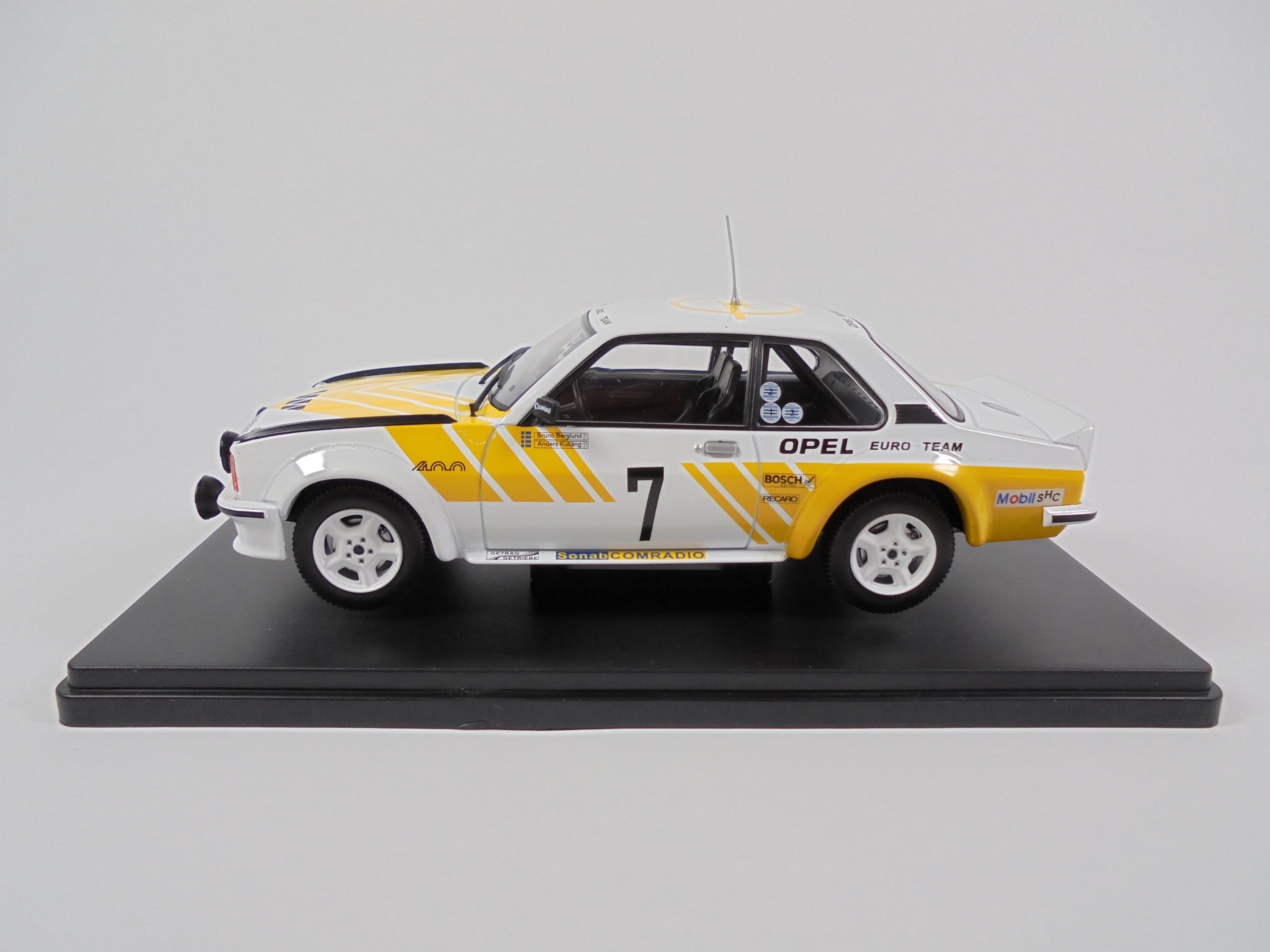 OPO 10 Modello di Auto in Scala 1/24 Compatibile con Opel Ascona 400 Kullang/Berglund Rally di Svezia 1980 - RVQ38