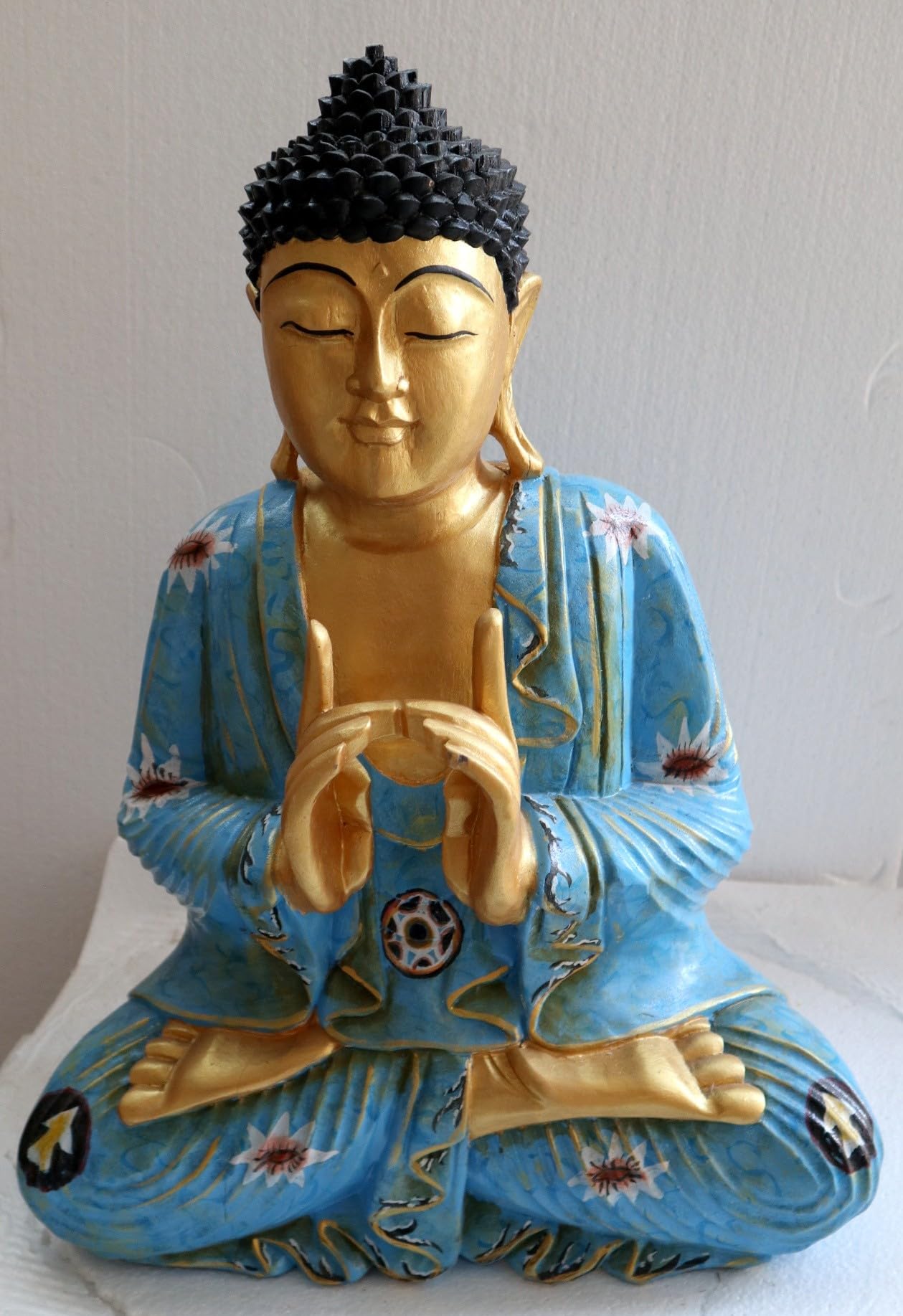 Figura de Buda de madera maciza de nogal indio o suar de 40 x 20 x 52 cm de altura, azul y dorado