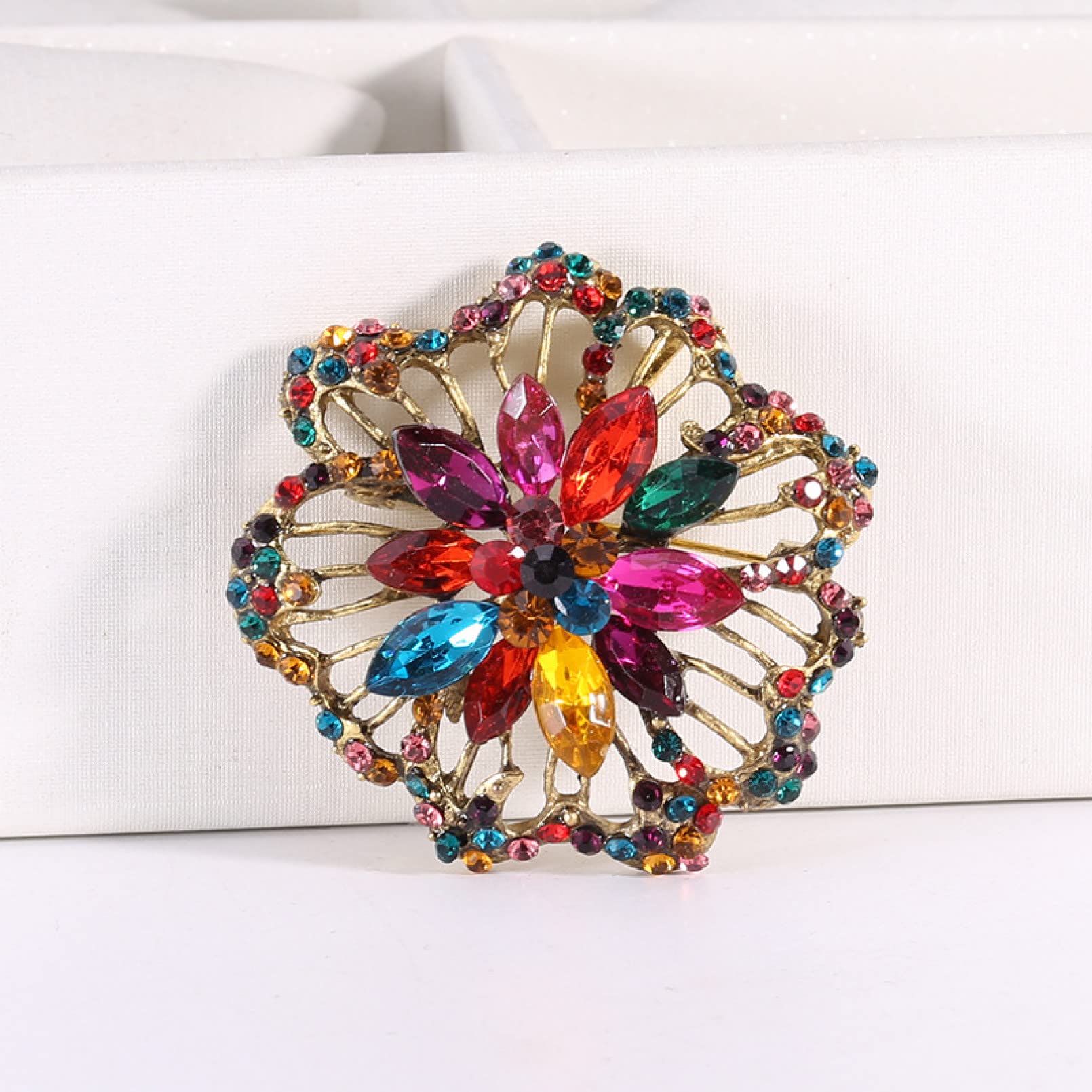 BAJIE-Brosche Kreative Hohle Strass-Blumen-Brosche Temperament-Mantel-Brosche-Zubehör