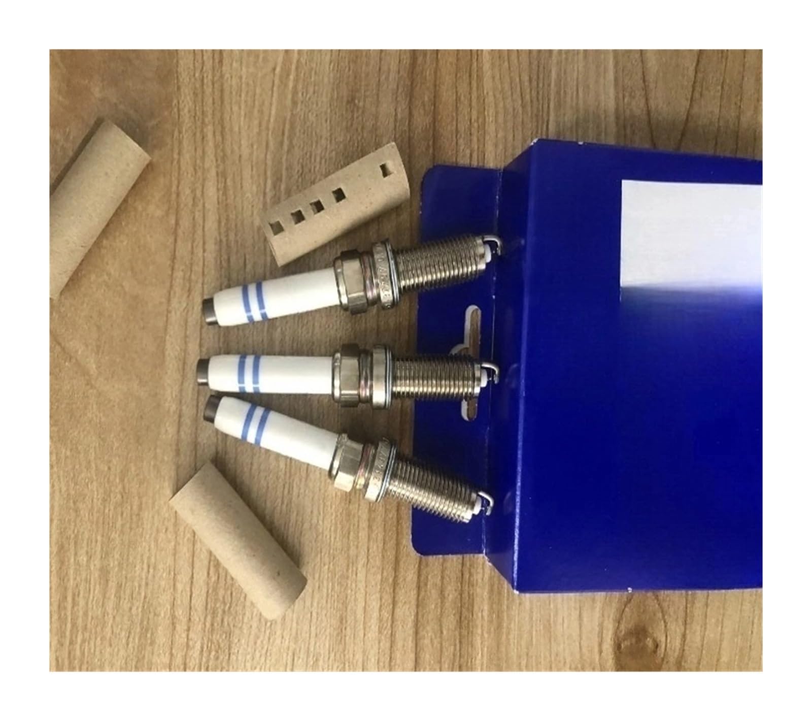 Il kit candele un set include tre pezzi OEM 32208336 compatibile for Volvo XC40