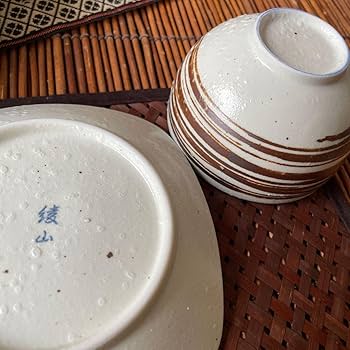 渦巻き模様の陶器皿 渦巻き模様の陶器皿 表情のある渦模様がポイント。シンプルで