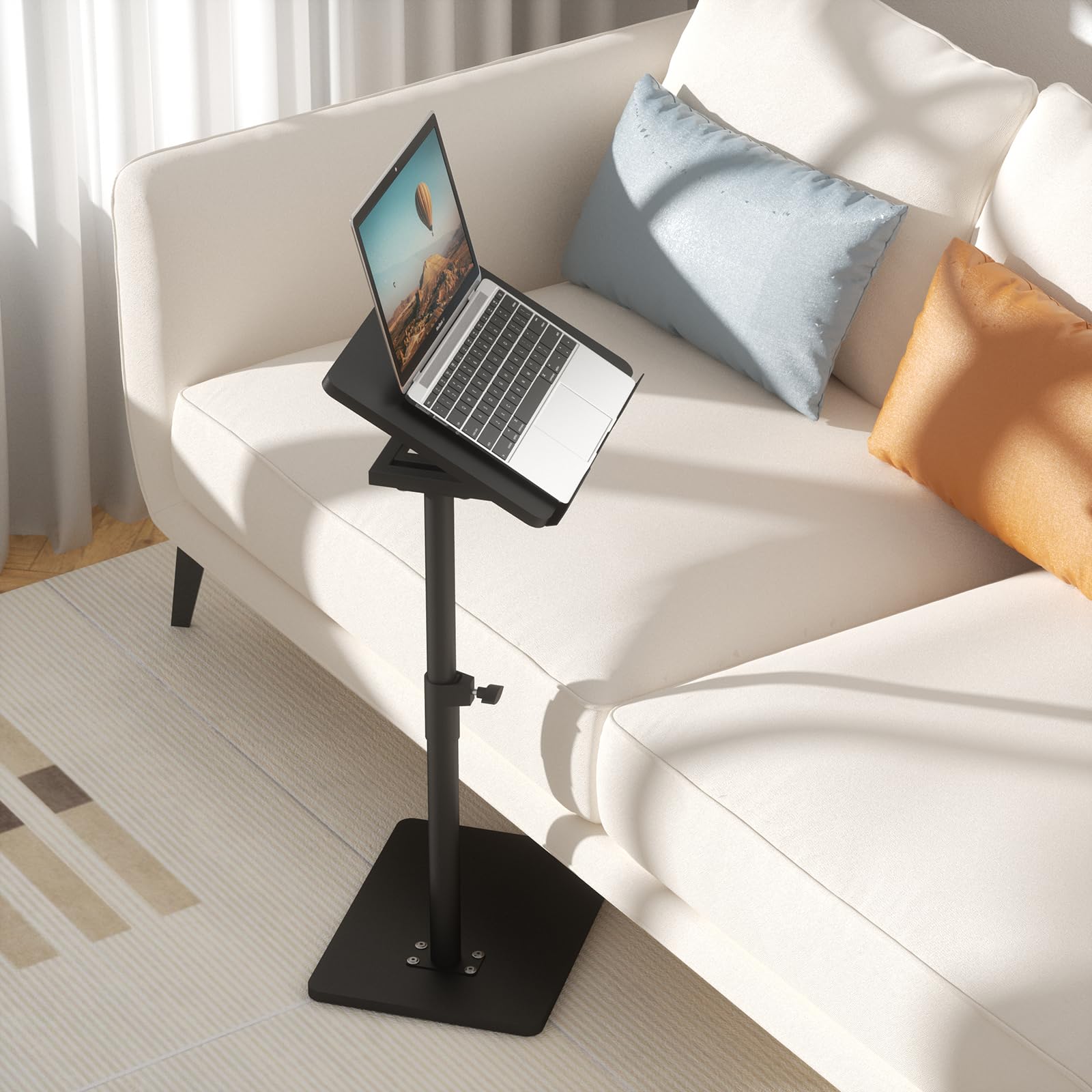 YUHFERA Mesa auxiliar con reposabrazos de sofá para sofá, mesa auxiliar giratoria de 360° de altura ajustable para espacios pequeños, mesa auxiliar de aperitivos para cama o silla con ranura para