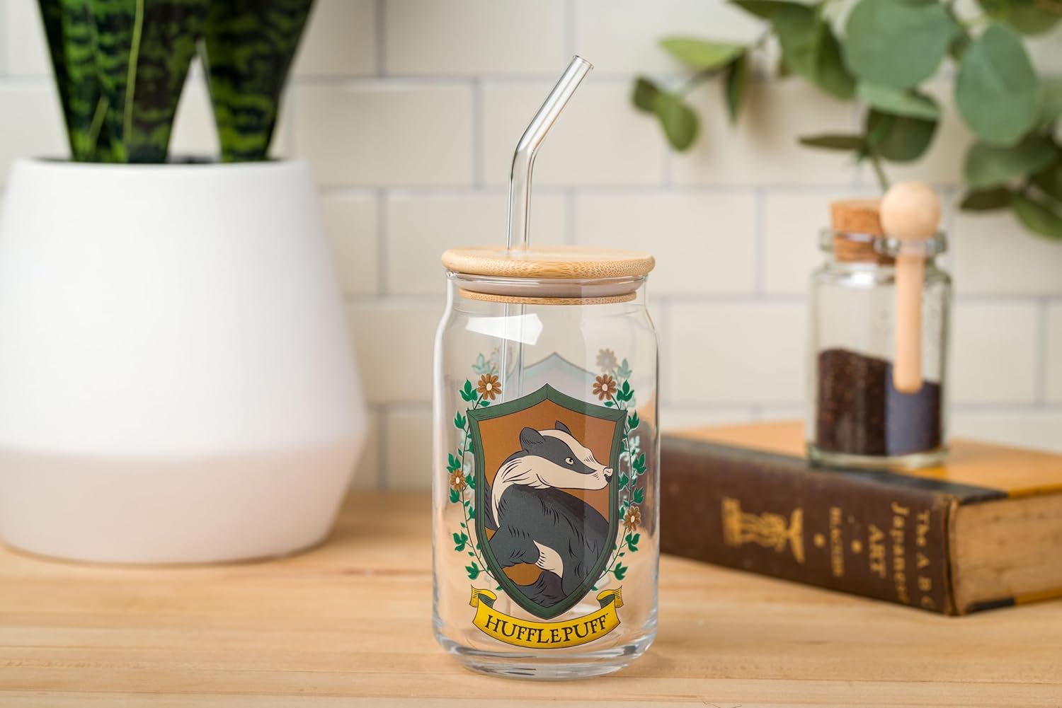 Silver Buffalo Harry Potter Hufflepuff House Crest Glass Tumbler with Bamboo Lid and Glass Straw, 16 Ounces - Image 9