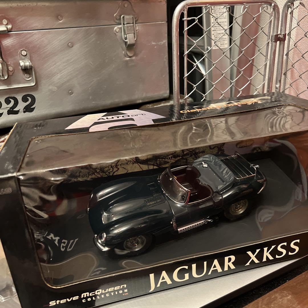 絶版JAGUAR XKSS ダイキャストミニカ　1:18 絶版JAGUAR XKSS ダイキャストミニカ1:18