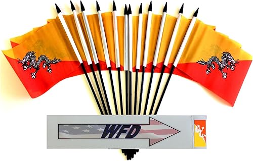 Miniatura 161 de Banderas de escritorio de Nicaragua, paquete de 12 banderas pequeñas de poliéster de 4 x 6 pulgadas en miniatura para mesa de oficina, pequeñas