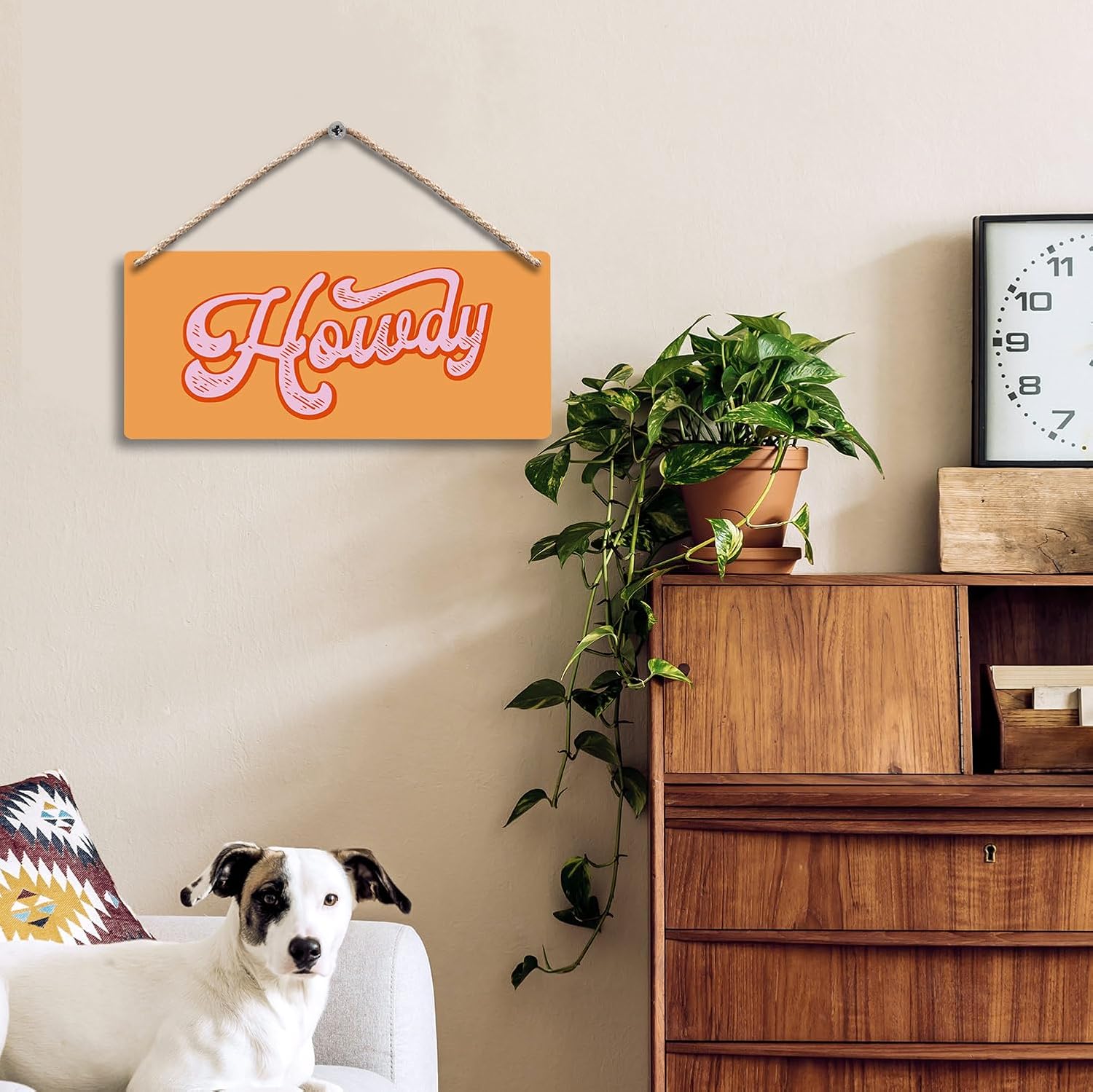 FUGWN Orange Pink Howdy Western Hanging Wooden Sign, 12x6 inches, Modern Western Wall Decor, Home Office Wall Pediment, Gift for Girls Cowgirls