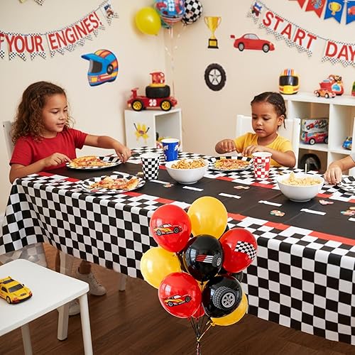 Miniatura 4 de Oigco Paquete de 4 manteles de plástico de automóvil de carreras, decoraciones de cumpleaños de coches, mantel a cuadros para niños One Two Fast