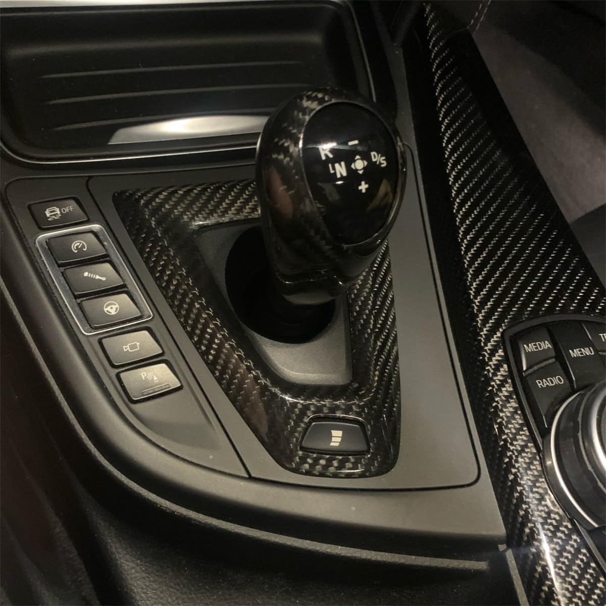 Consolle cover per interni Per BMW F80 F82 F87 M3 M4 M2 M5 F83 F85 X5M F86 X6M F13 Auto In Fibra di Carbonio Pomello Del Cambio Della Protezione Della Copertura adesivo Pannello di Rivestimento Adesiv