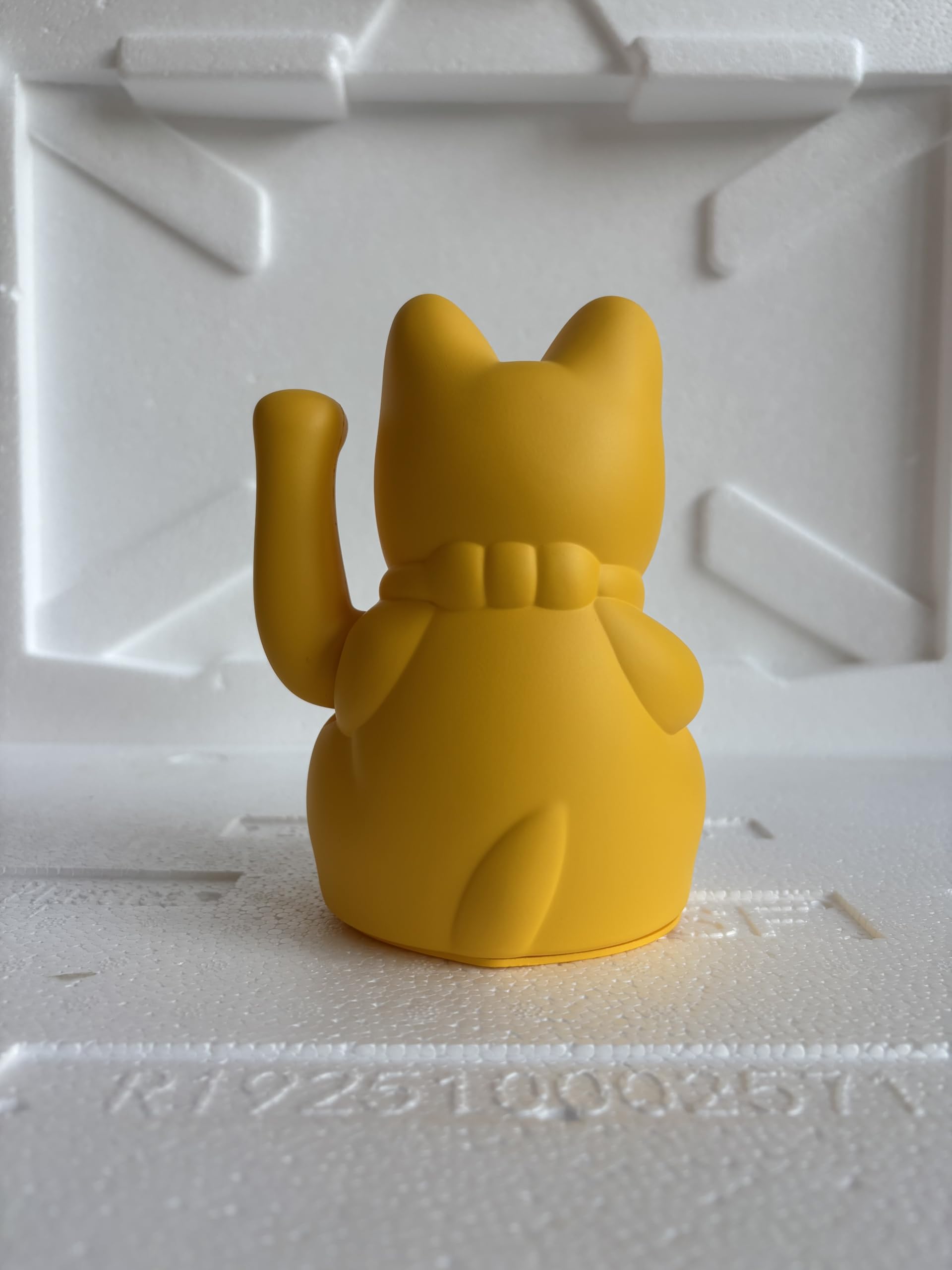 Gato de la Suerte Maneki Neko Lucky Cat con Pata Derecha en Movimiento Figura Decorativa Japonesa Original Pintada a Mano para Casa Negocio Oficina Entrada Regalo Amuleto AMARILLO L (12x9x18cm) — view 4