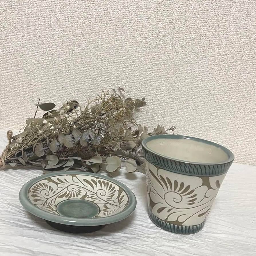 Amazon | ノーブランド品やちむん育陶園緑釉唐草白抜線彫フリー