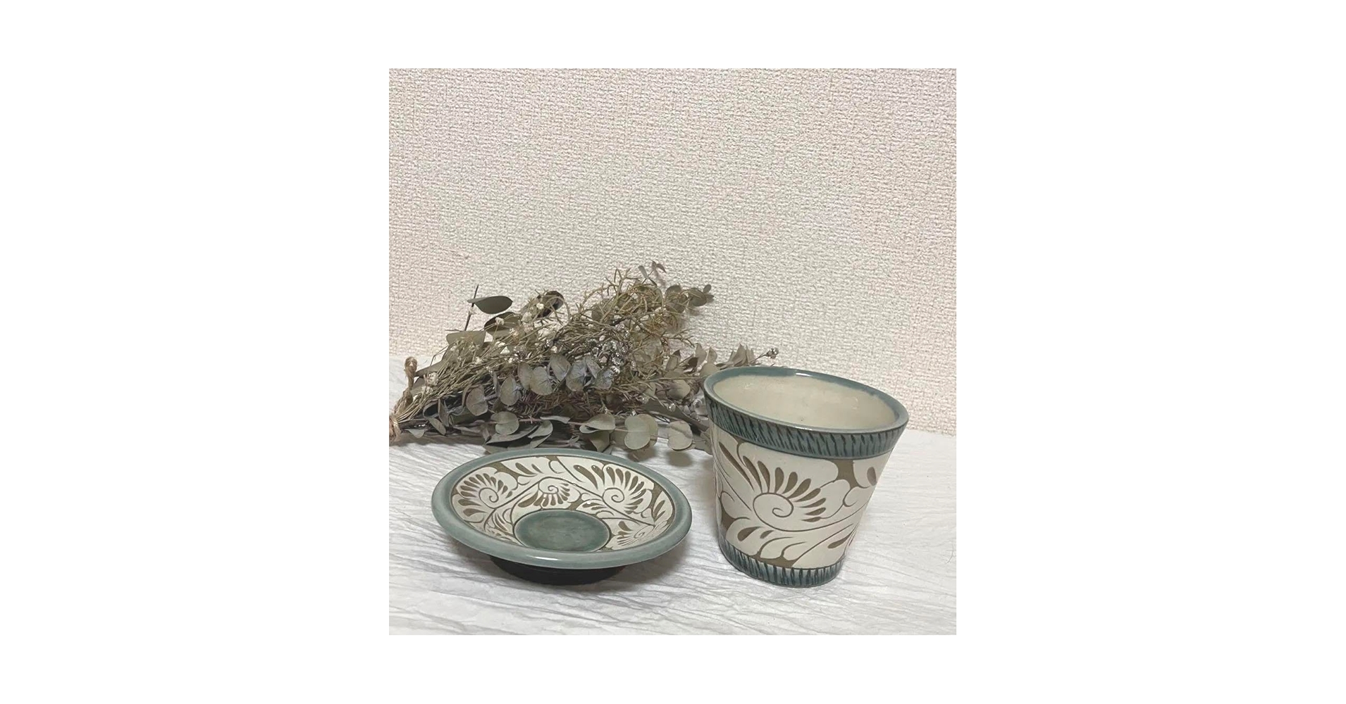 やちむん　育陶園　汁マカイ　茶碗　緑釉唐草白抜線彫　2個　セット 汁マカイ | 緑釉唐草シリーズ - 育陶園 やちむんの窯元｜沖縄の