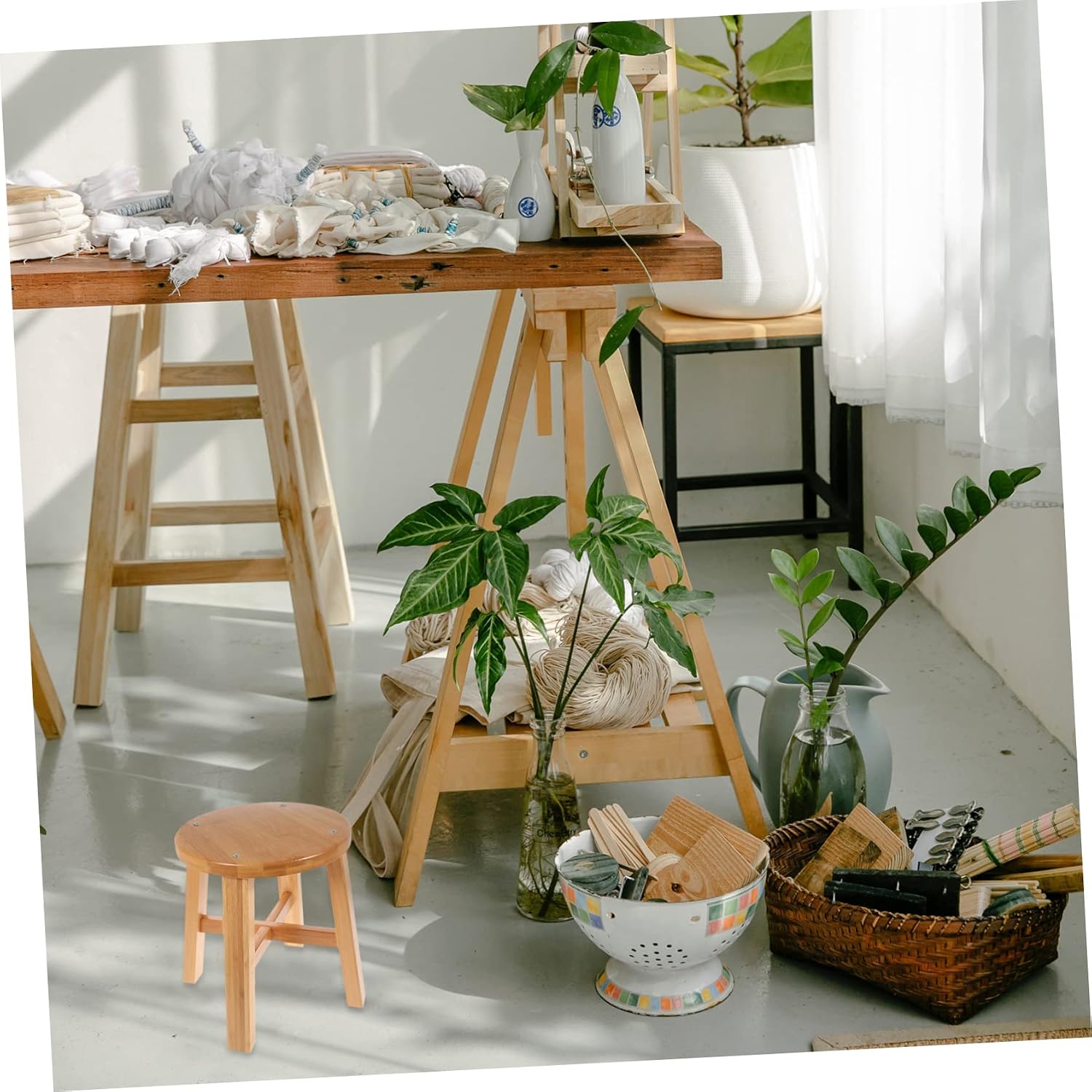 Wooden Mini Stool Non-Slip Children Footstool Bamboo Low Stool for Bathroom and Living Room Compact Design for Kids and Adults