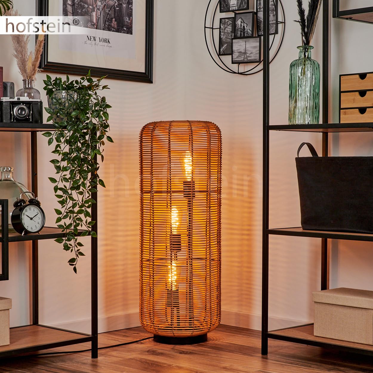 Stehleuchte Mulstrand, moderne Stehlampe aus Metall/Rattan in Schwarz/Natur, Leuchte im Boho-Design mit Schirm in Gitter-Optik, An-/Ausschalter am Kabel und Lichteffekt, 3 x E27, ohne Leuchtmittel