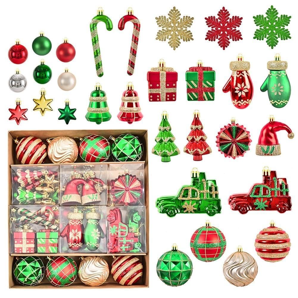 Boule de Noël et pendentifs assortis pour embellir le salon en famille