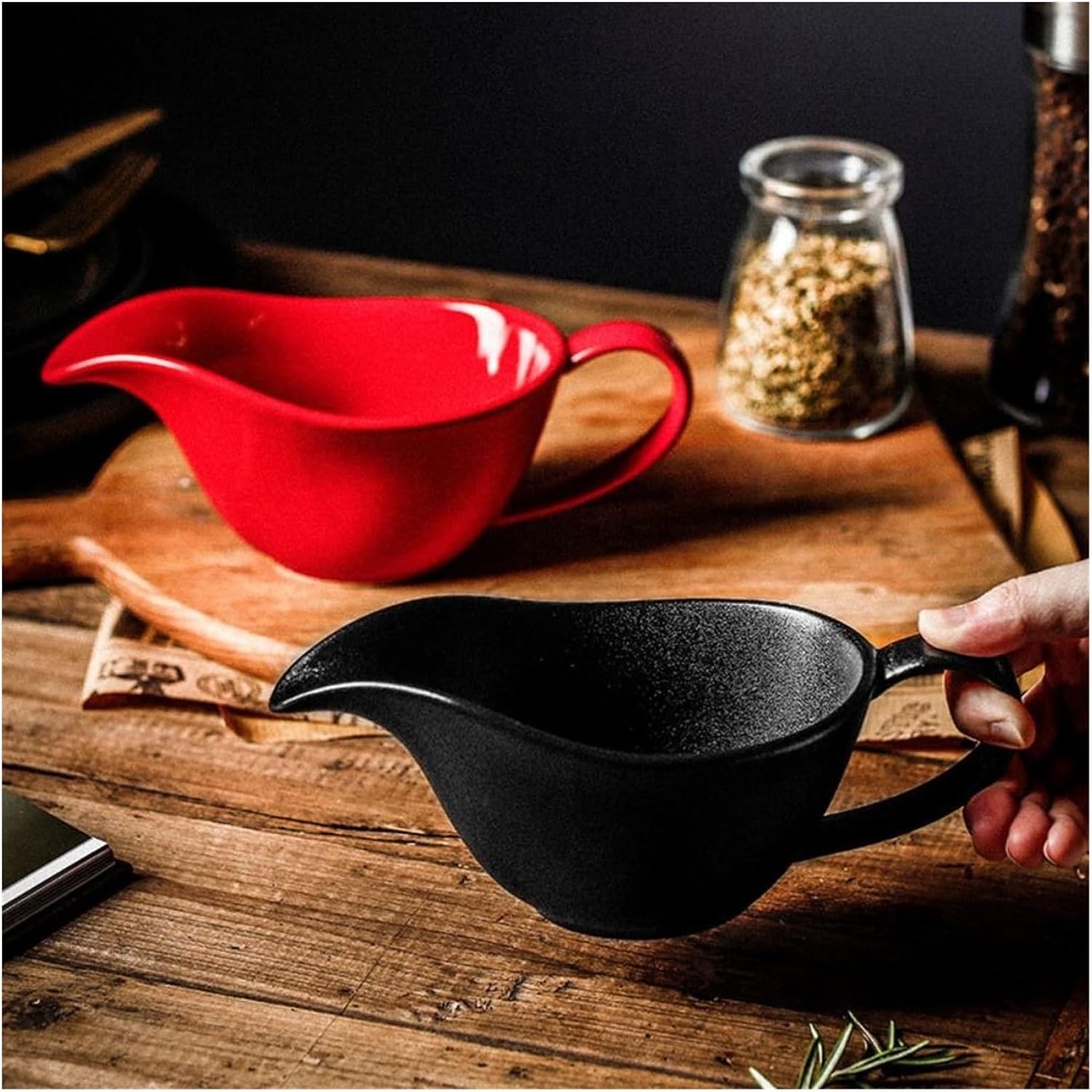 Gravy Boat Ceramic Gravy Boat Easy Pour Gravy Boat Portable Gravy Jug with Smooth Handle Porcelain Sauce Boat for Salad Dressing Broth Custard Cream Sauce Jug(Black)