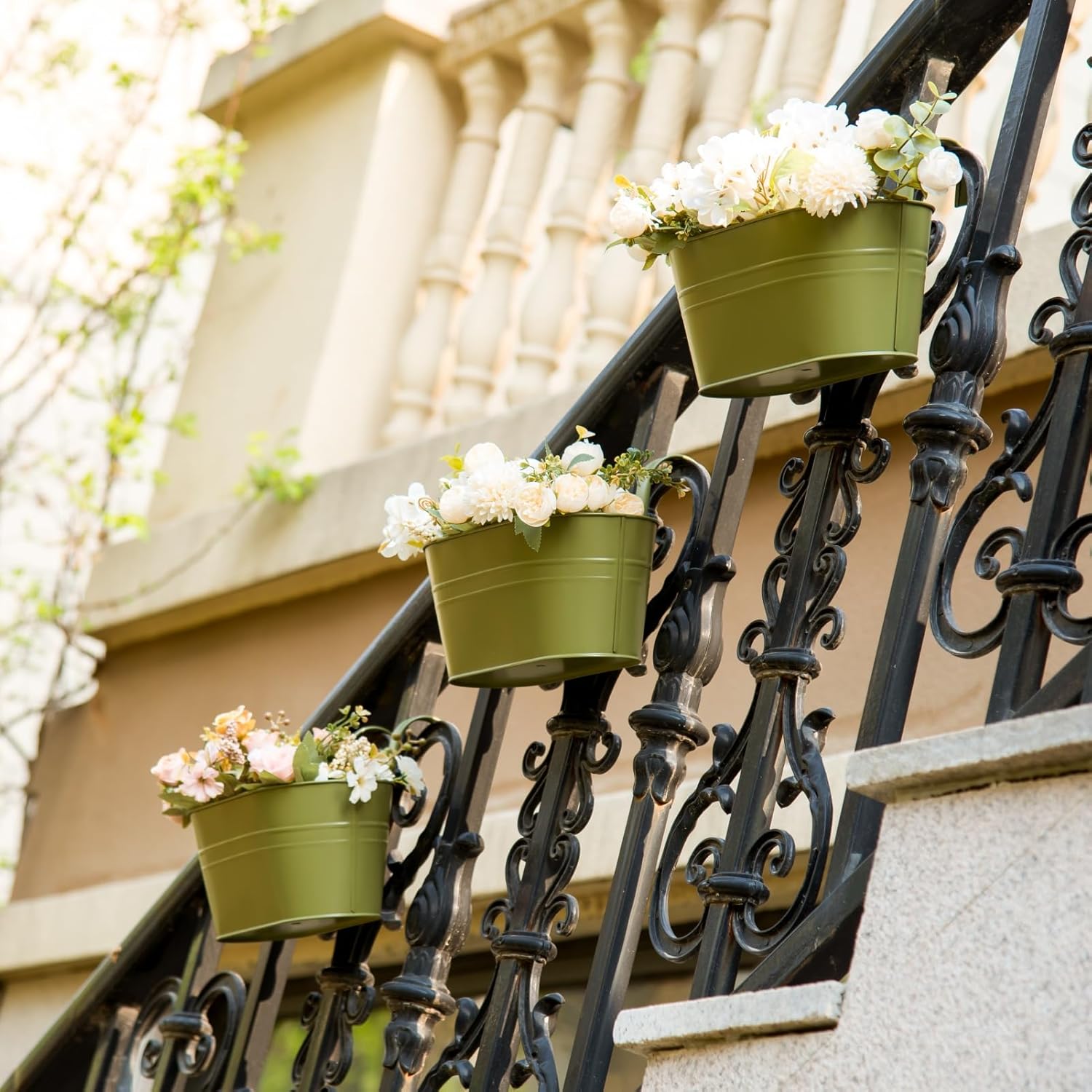 5 Pack Metal Hanging Flower Pots for Railing Fence，Outdoor Balcony Rail Planter with Garden Tools Detachable Hooks Drainage Holes for Deck Garden Home Decor Green