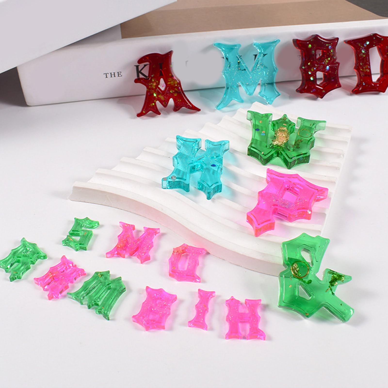 Stampo in silicone con ciondolo decorativo a forma di lettera gotica, con ciondolo decorativo