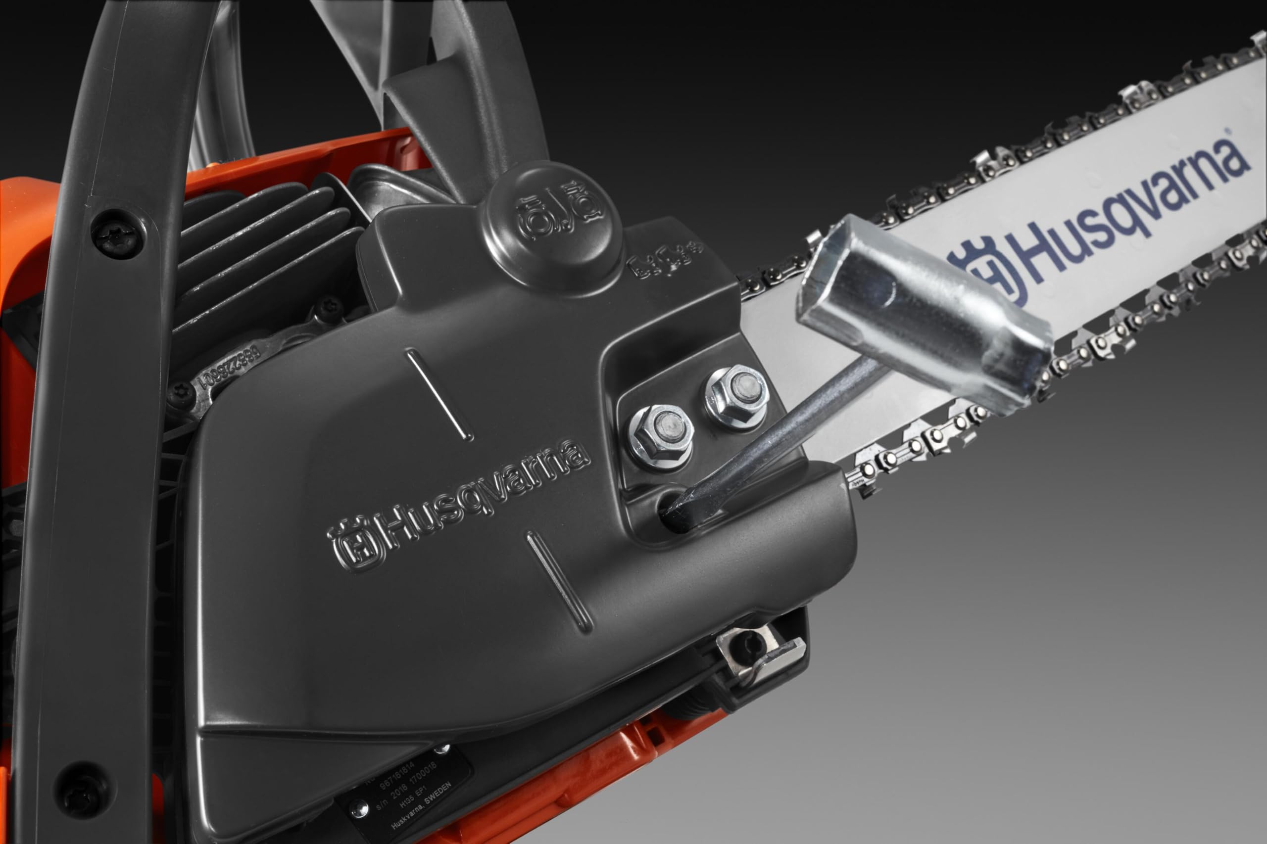 Motosega a Benzina Husqvarna 135 Mark II Robusta Affidabile e Facile da usare per uso privato, lama 36 cm, cilindrata 38 cm³, 22 cavalli per un peso di soli 4.7 kg