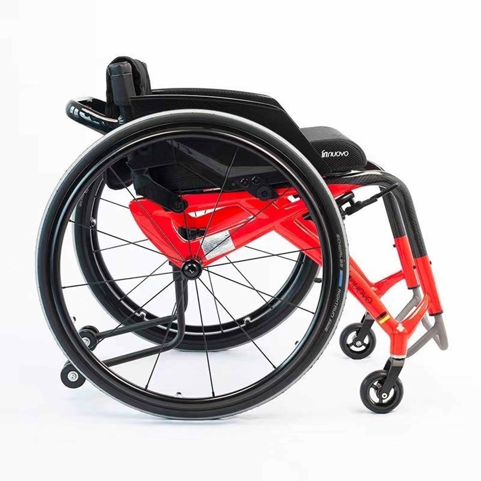 Sportowy wózek inwalidzki, lekki, składany, samobieżny wózek inwalidzki z deską i osłoną z włókna węglowego, wózek inwalidzki terenowy z hamulcami ręcznymi i tylnymi kołami szybkiego zwalniania