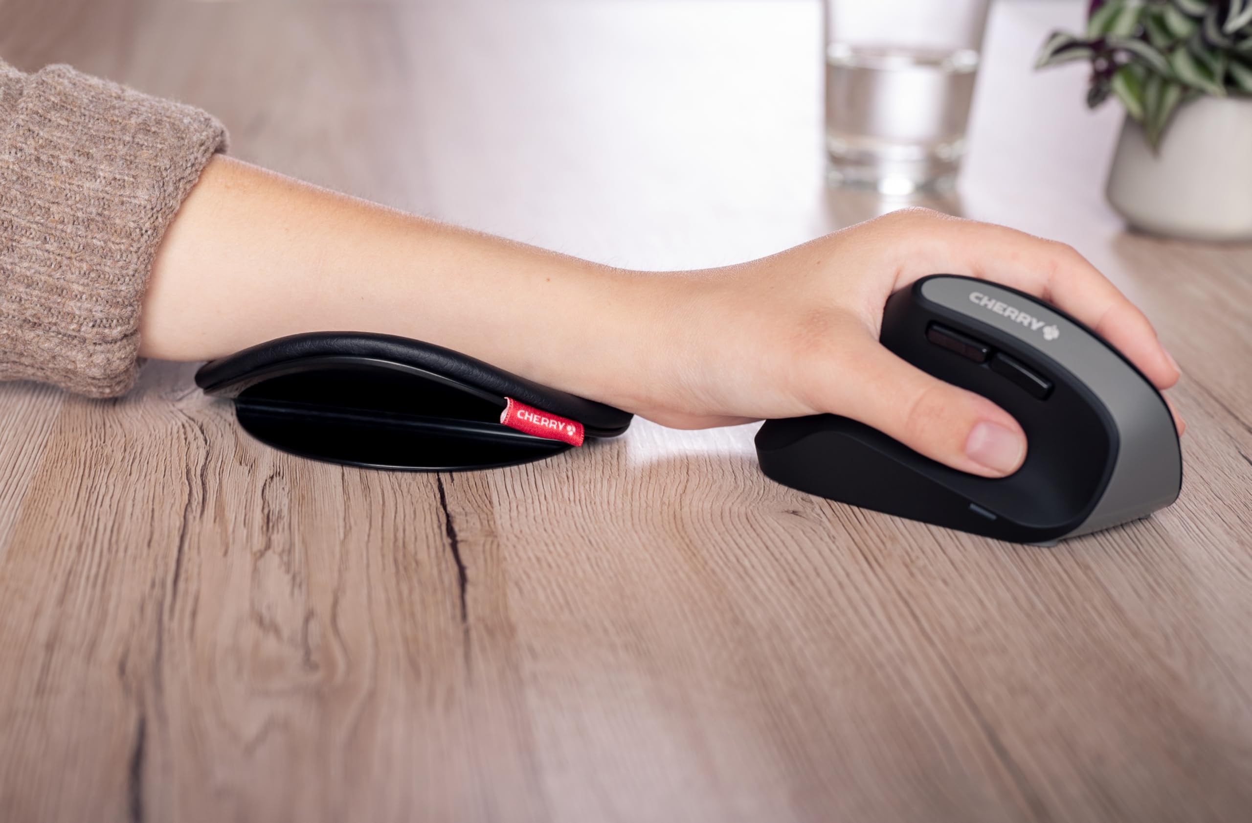 CHERRY SLIDEPAD ERGO, Apoyabrazos deslizante, Reposabrazos ergonómico para el escritorio, Utilizable para ratón y teclado, Certificado IGR, 1 almohadilla, Negro