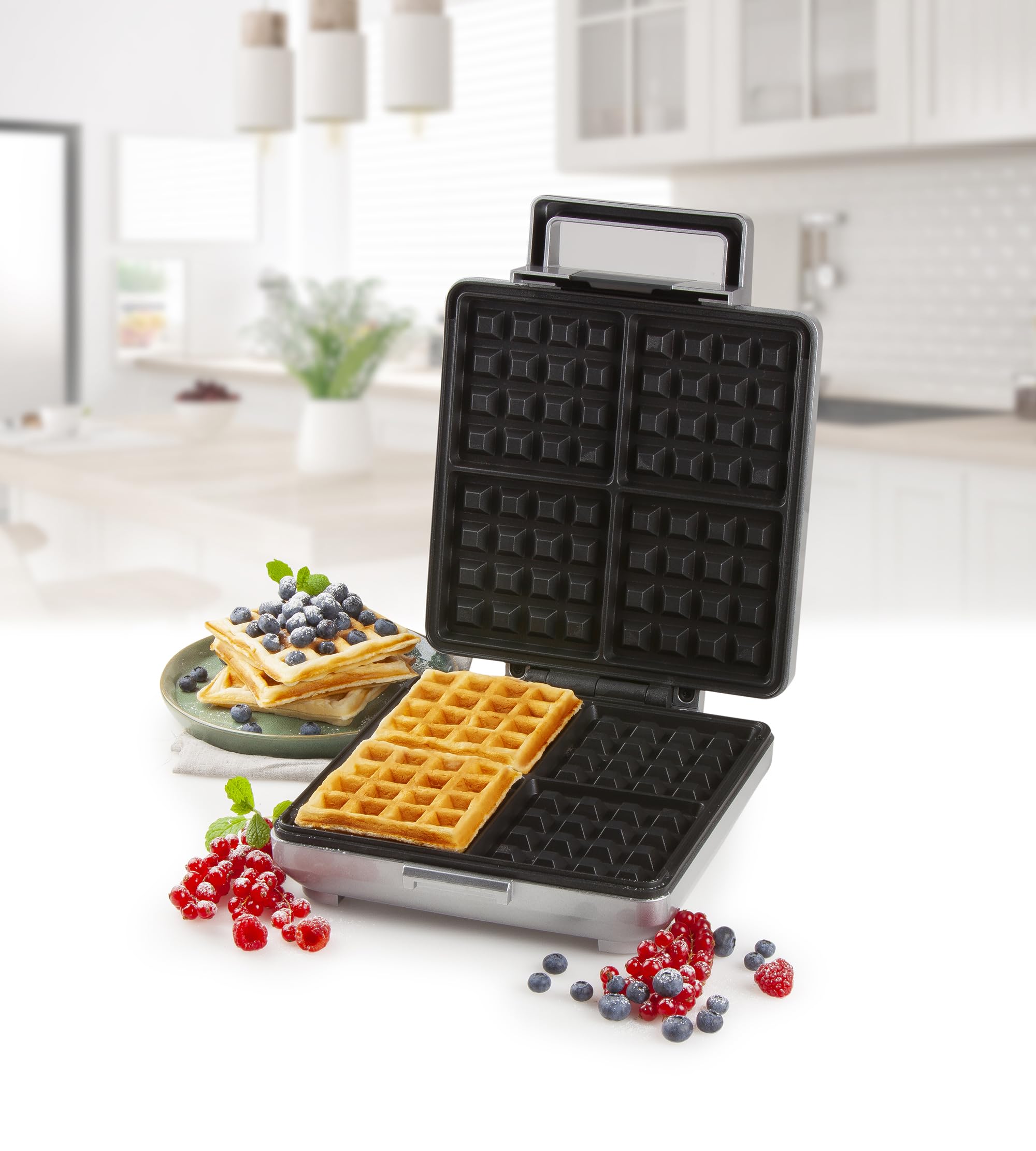 DOMO DO9250W Waffeleisen - Für 4 Quadratische Waffeln - 1600W - Antihaftbeschichtung - Silber