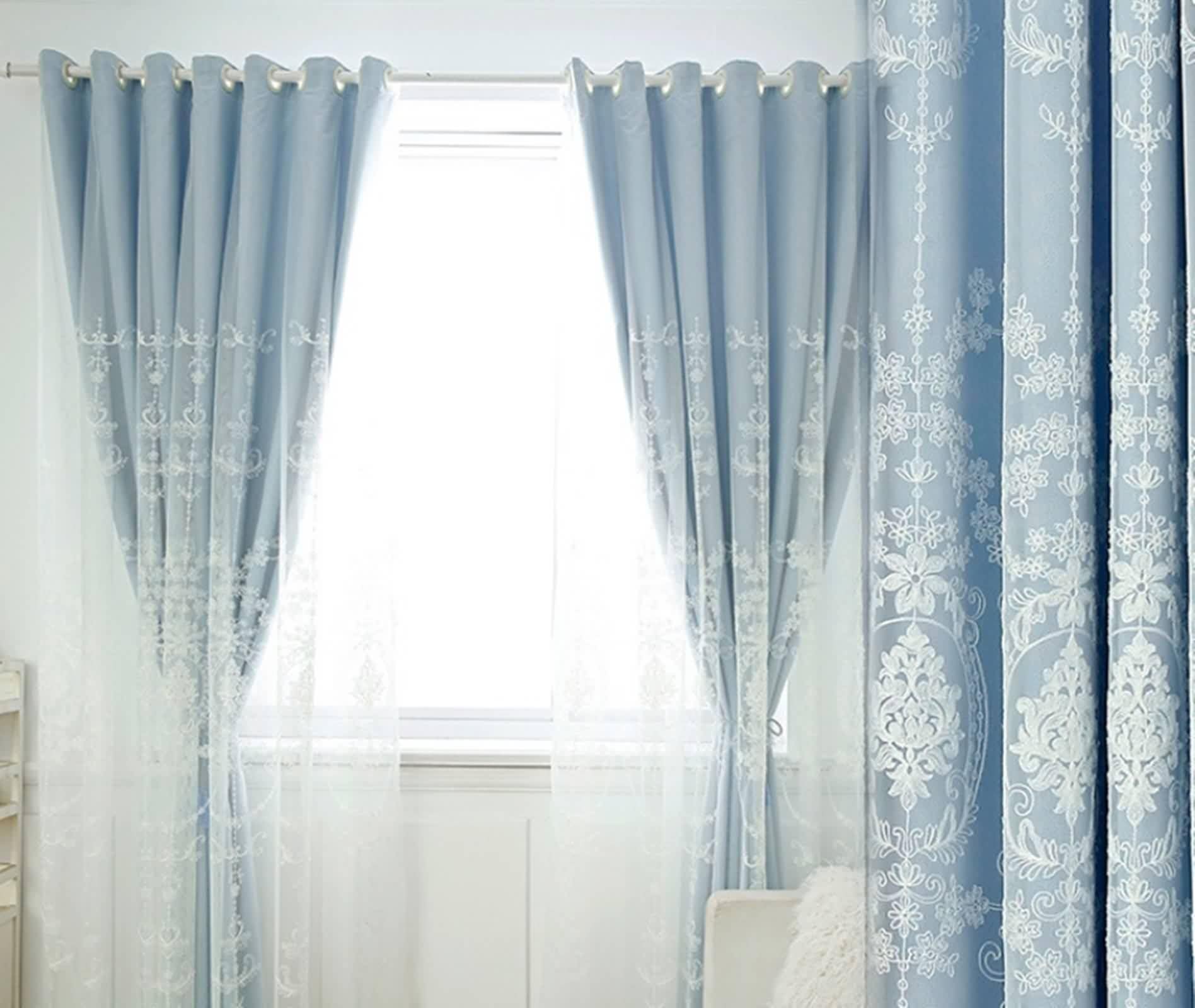 Rideau Bleu Anniversaire, Rideau Salon Tissu Uni et Voile À Broderies Florales Lin et Fil Occultant 200L x 270H CM Lot de 2