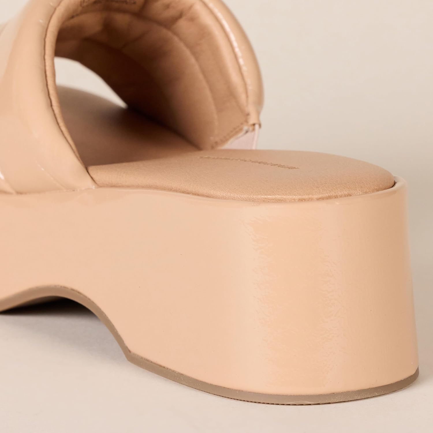 Amazon Essentials Women's Platform Slide - Image 8