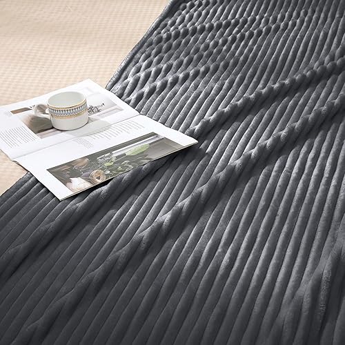 Vista 201 de Vessia Manta de franela de forro polar, 300GSM, acogedora manta a rayas verde salvia para sofá, cama y sofá, cálida y suave, acogedora manta