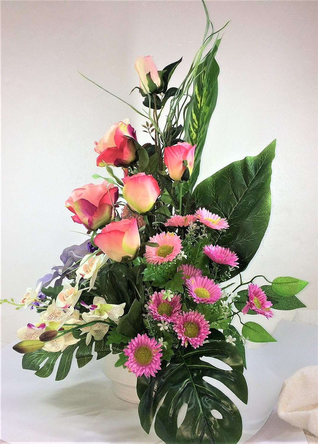 LBA Centro de Flores Artificiales para Cementerio. También para Iglesias. Especial Día de Todos los Santos. Medidas: 65x50x35 cms. Aprox.